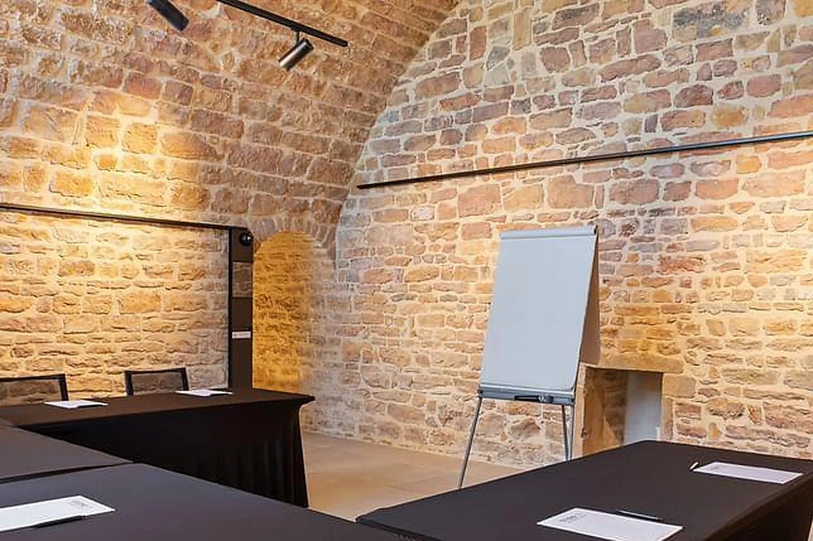 Lieux événementiels, SALLE DE REUNION - ESPACE TROIS TIERS