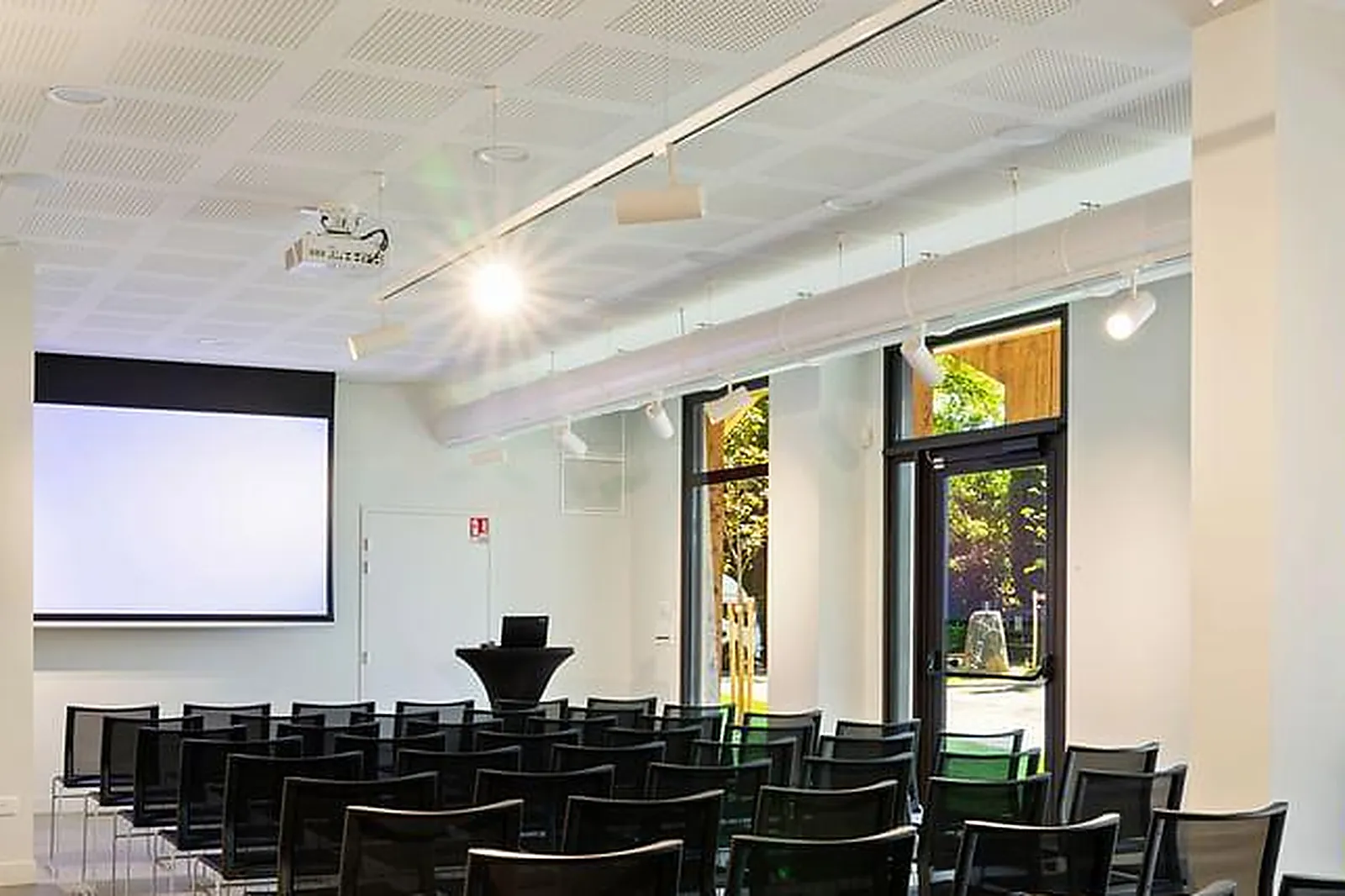 Lieux événementiels, SALLE DE REUNION - ESPACE TROIS TIERS