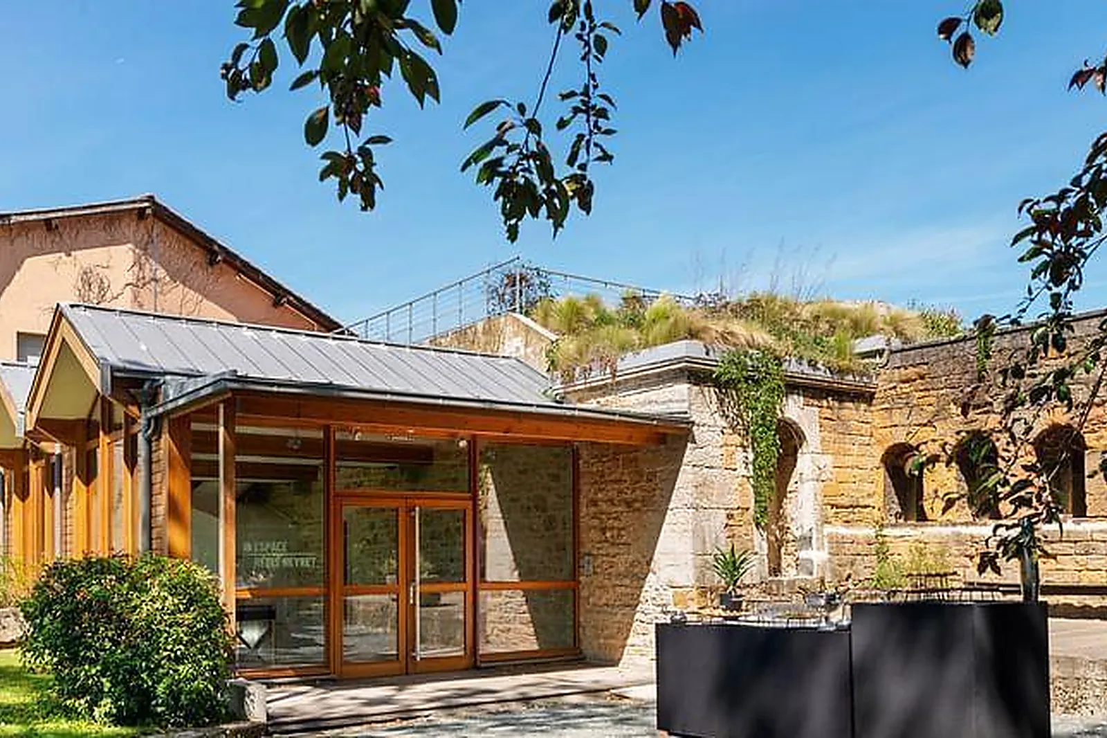 Lieux événementiels, SALLE DE REUNION - ESPACE TROIS TIERS