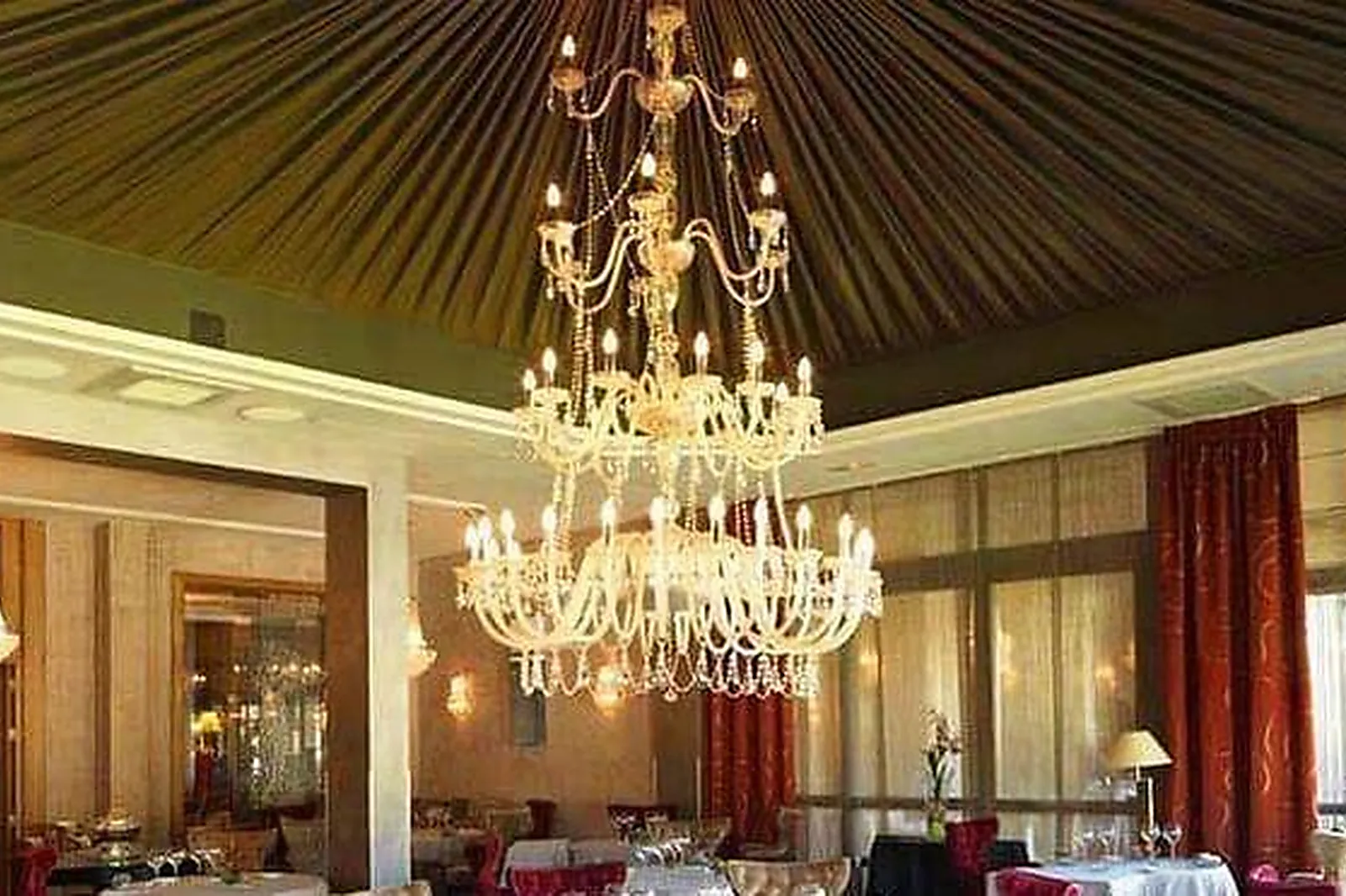 Lieux événementiels, LE GRAND HÔTEL & SPA ET SON CHALET ****