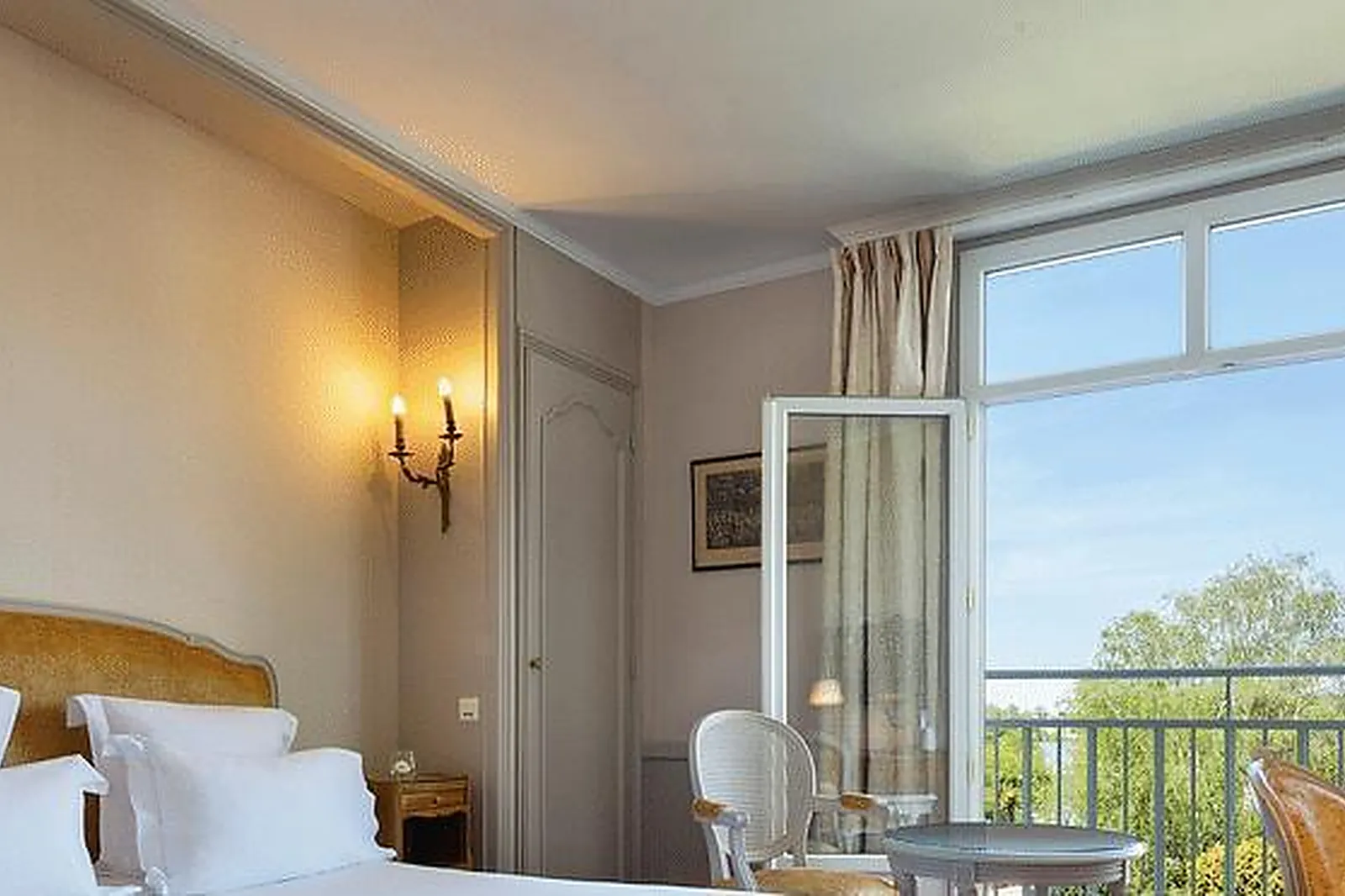 Lieux événementiels, LE GRAND HÔTEL ENGHIEN-LES-BAINS ****