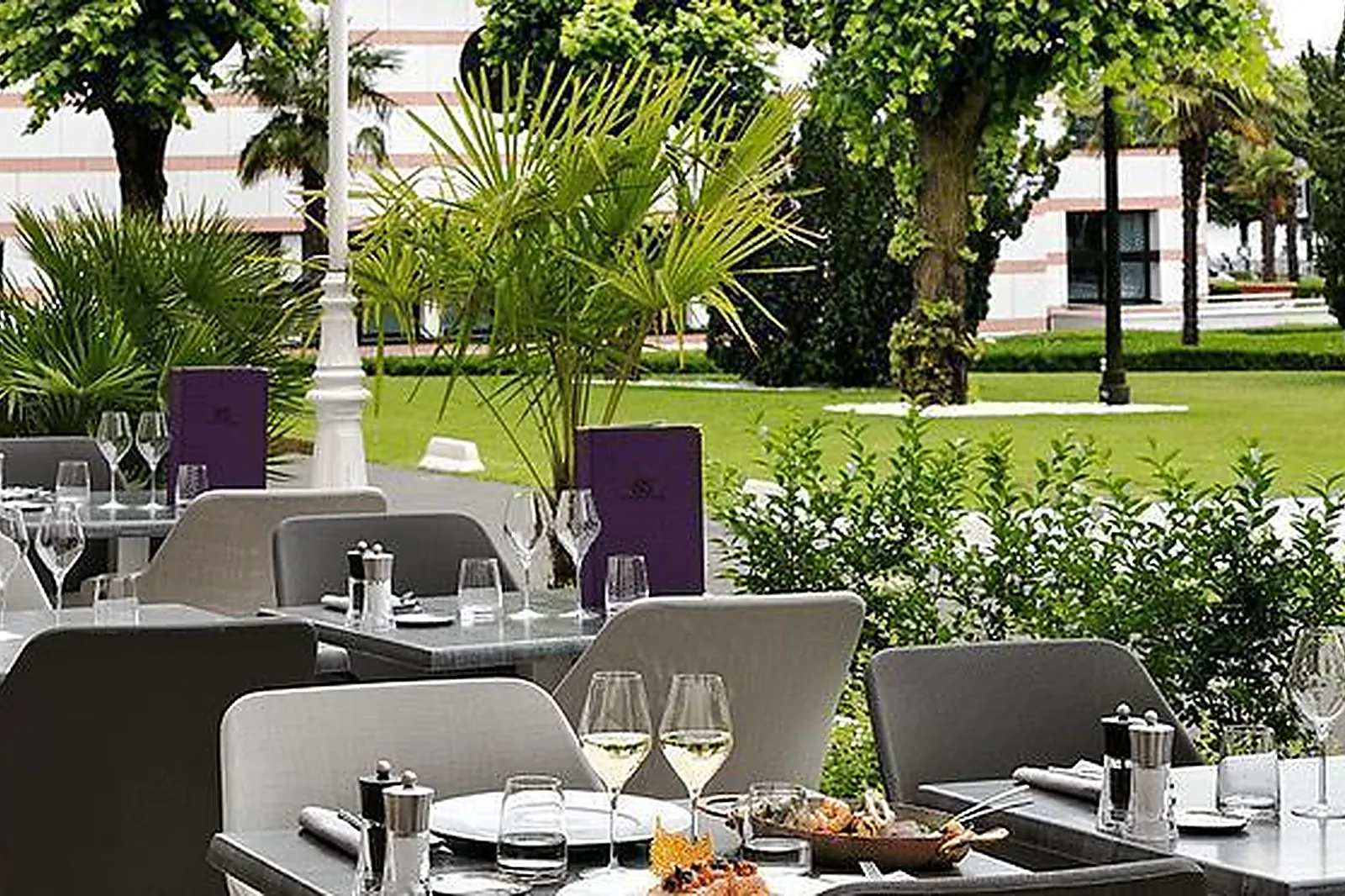 Lieux événementiels, LE GRAND HÔTEL ENGHIEN-LES-BAINS ****