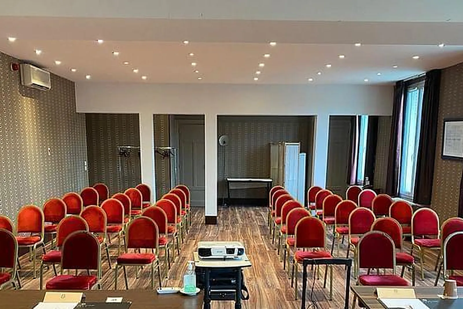 Lieux événementiels, LE GRAND HÔTEL DE TOURS****