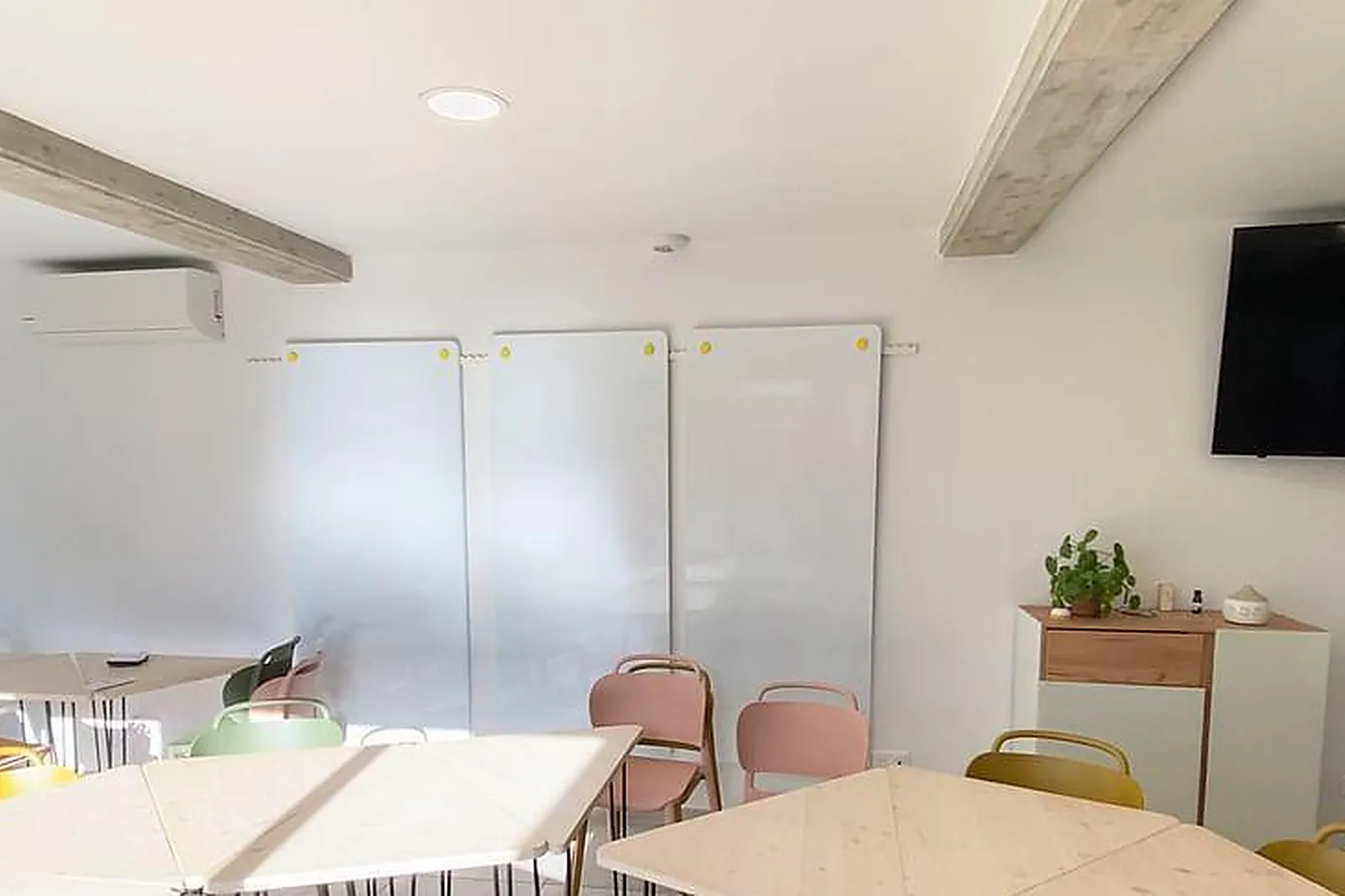 Lieux événementiels, LE HANGAR DES CONSEILS