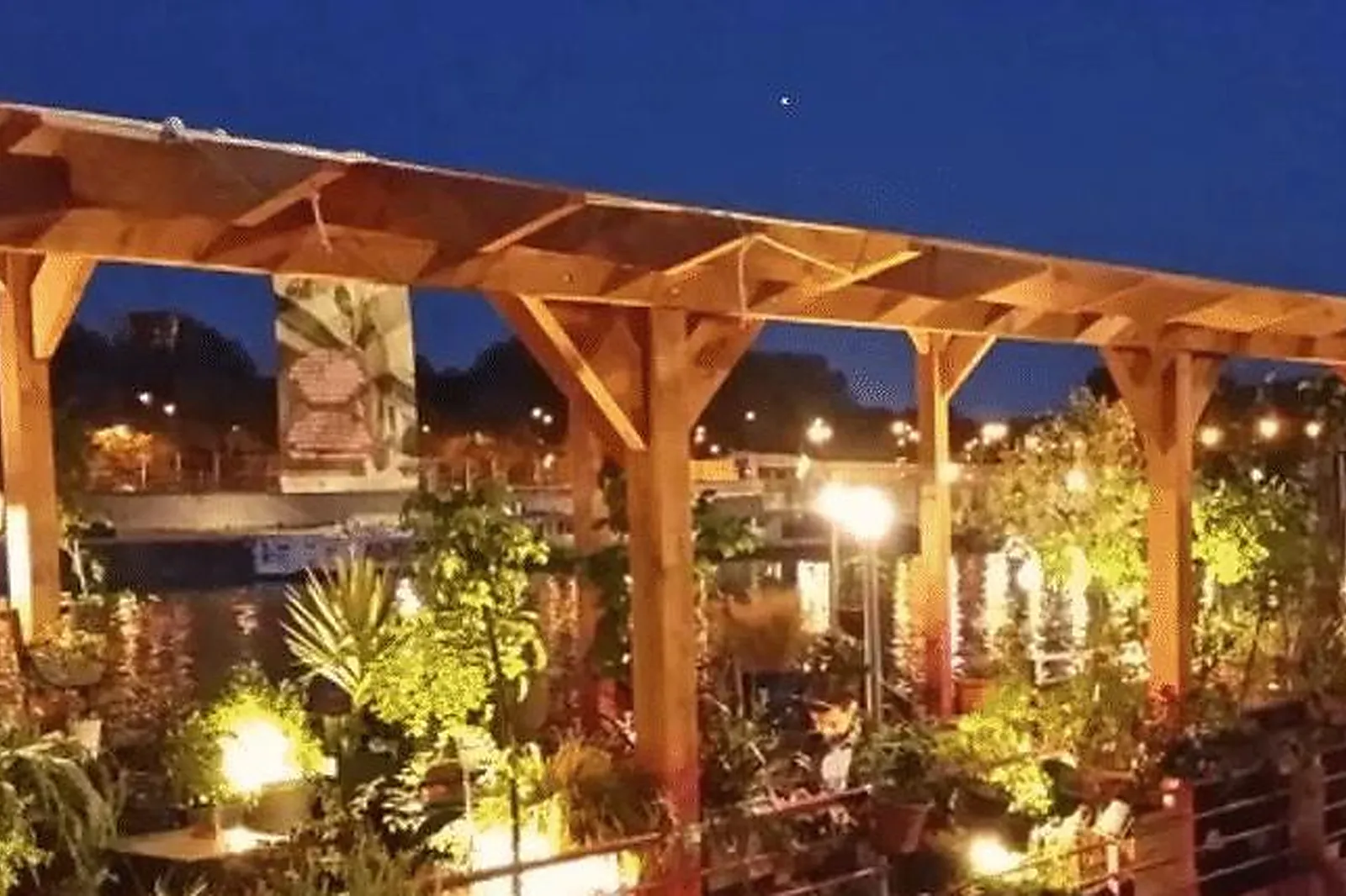 Lieux événementiels, LE JARDIN FLOTTANT