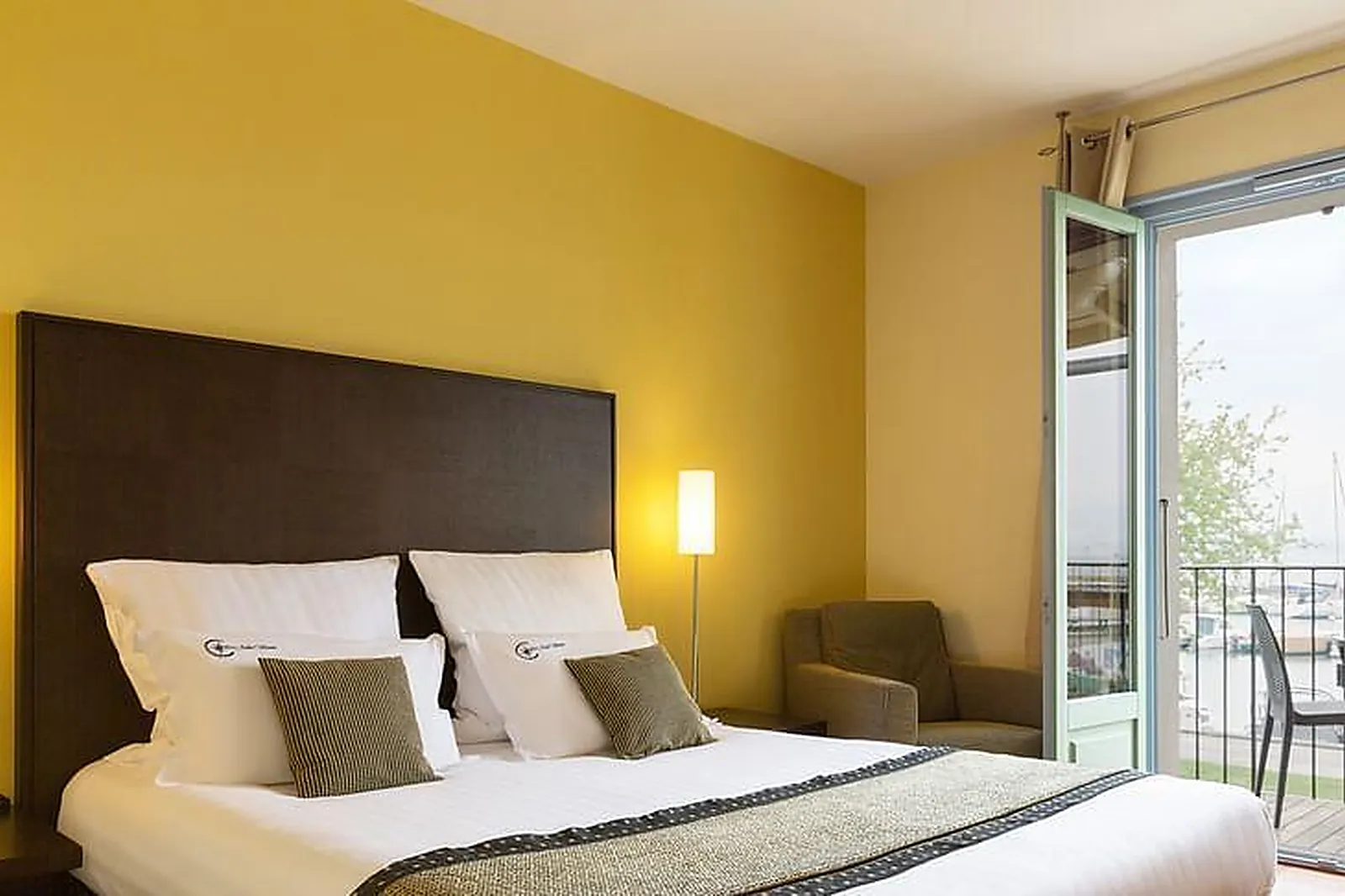 Lieux événementiels, LE JULES VERNE ****