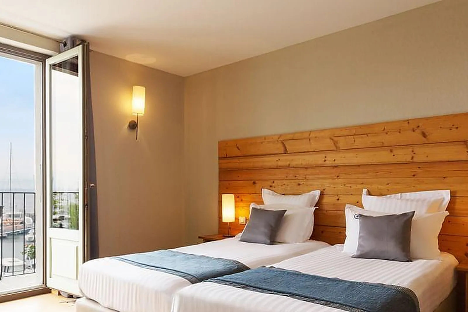 Lieux événementiels, LE JULES VERNE ****