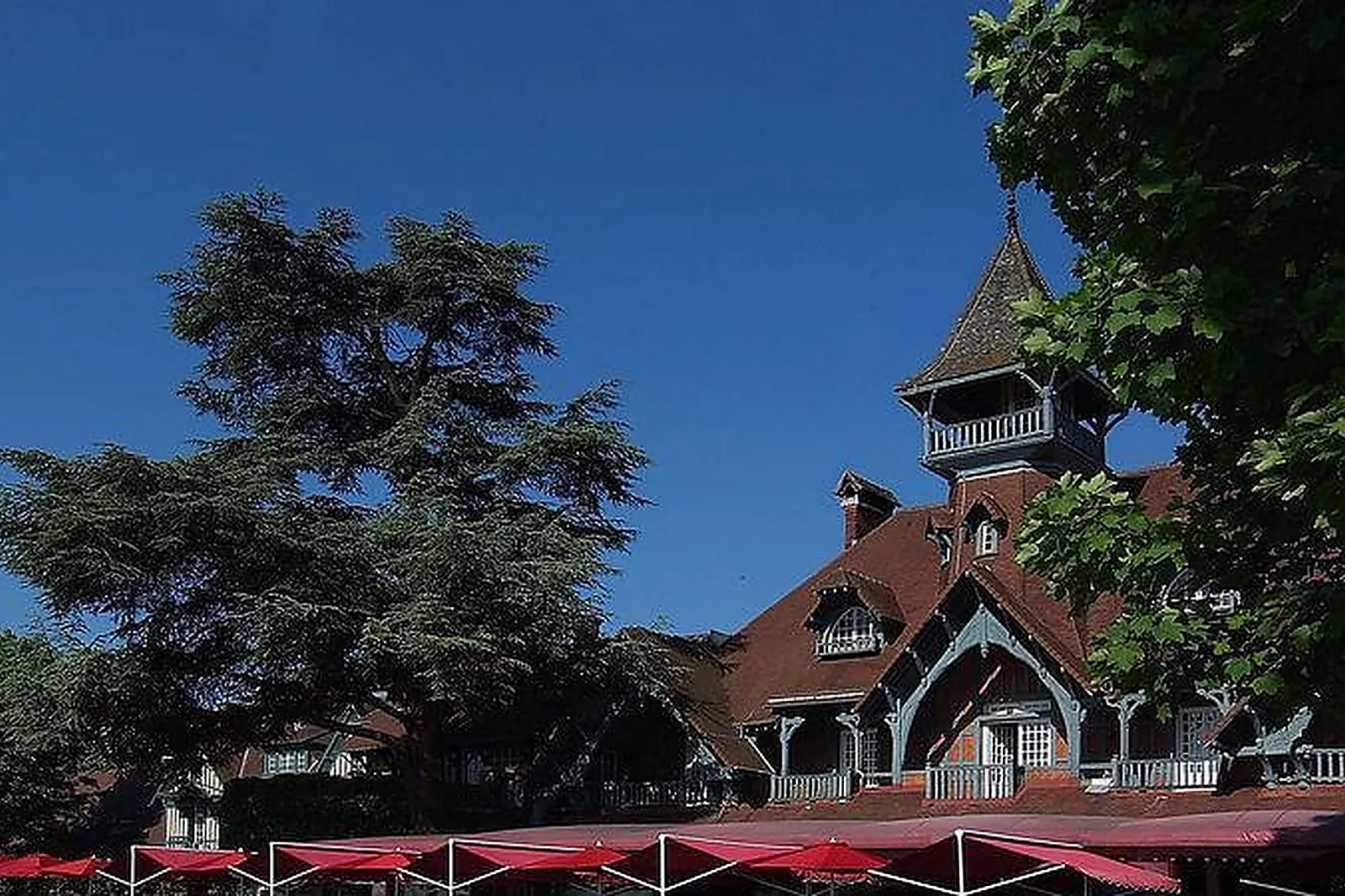 Lieux événementiels, LE MANOIR - PARIS COUNTRY CLUB