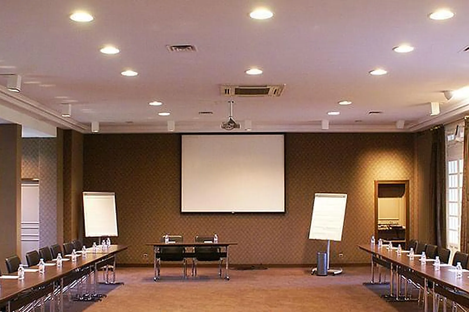 Lieux événementiels, LE MANOIR - PARIS COUNTRY CLUB