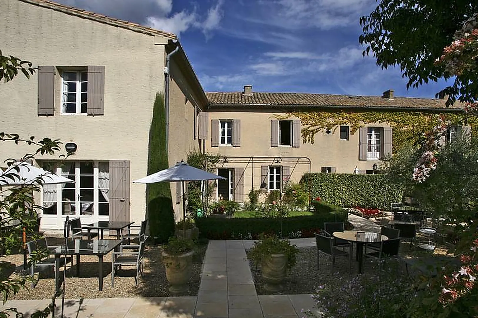 Lieux événementiels, LE MAS DES CARASSINS