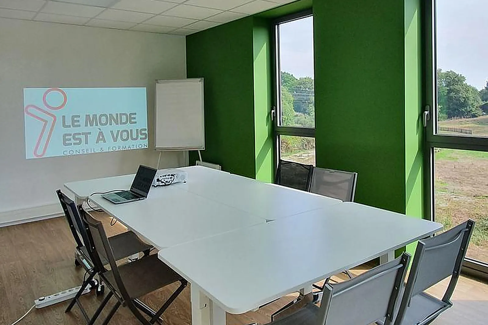 Lieux événementiels, LE MONDE EST A VOUS