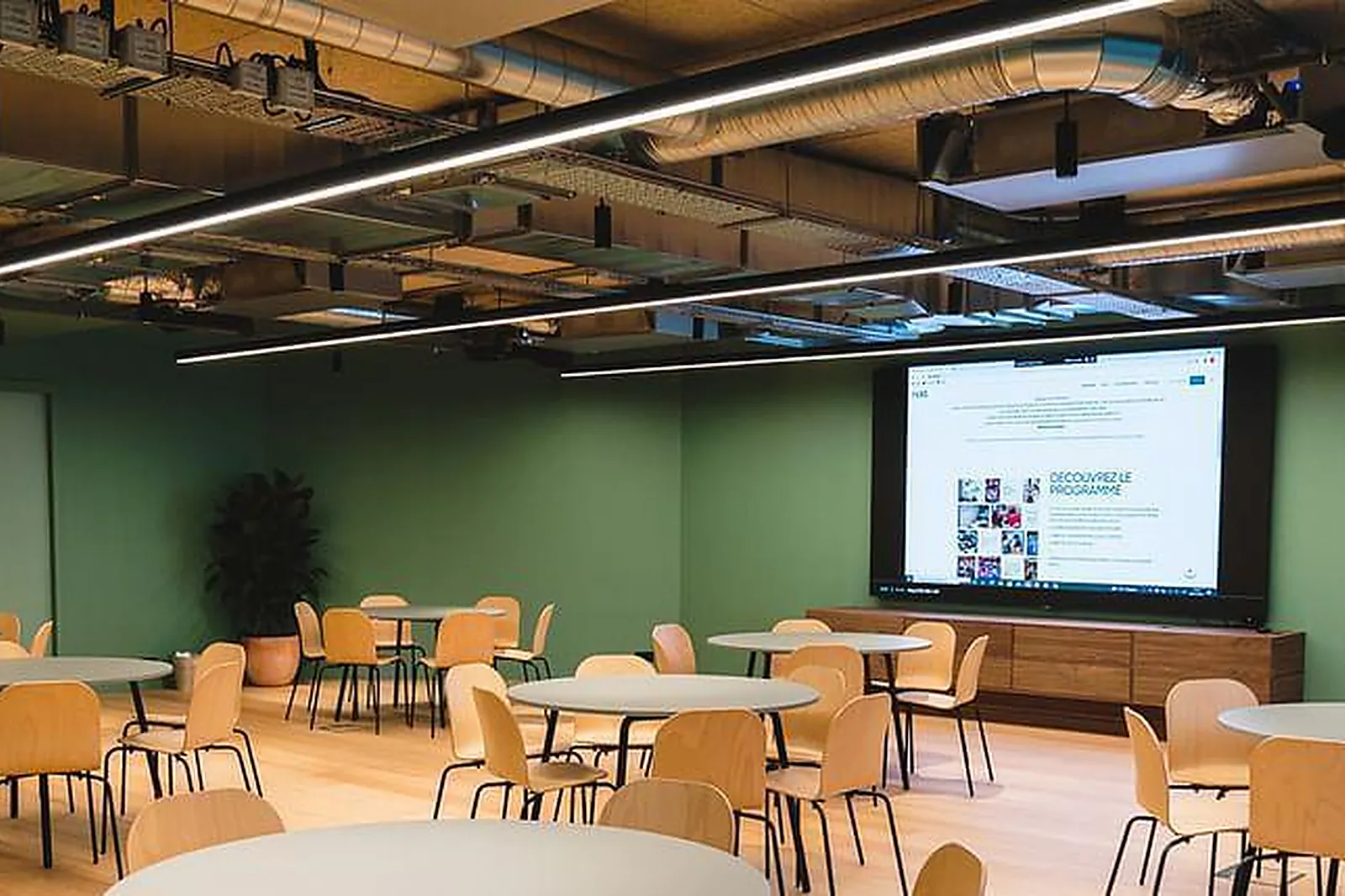 Lieux événementiels, LE NIDA