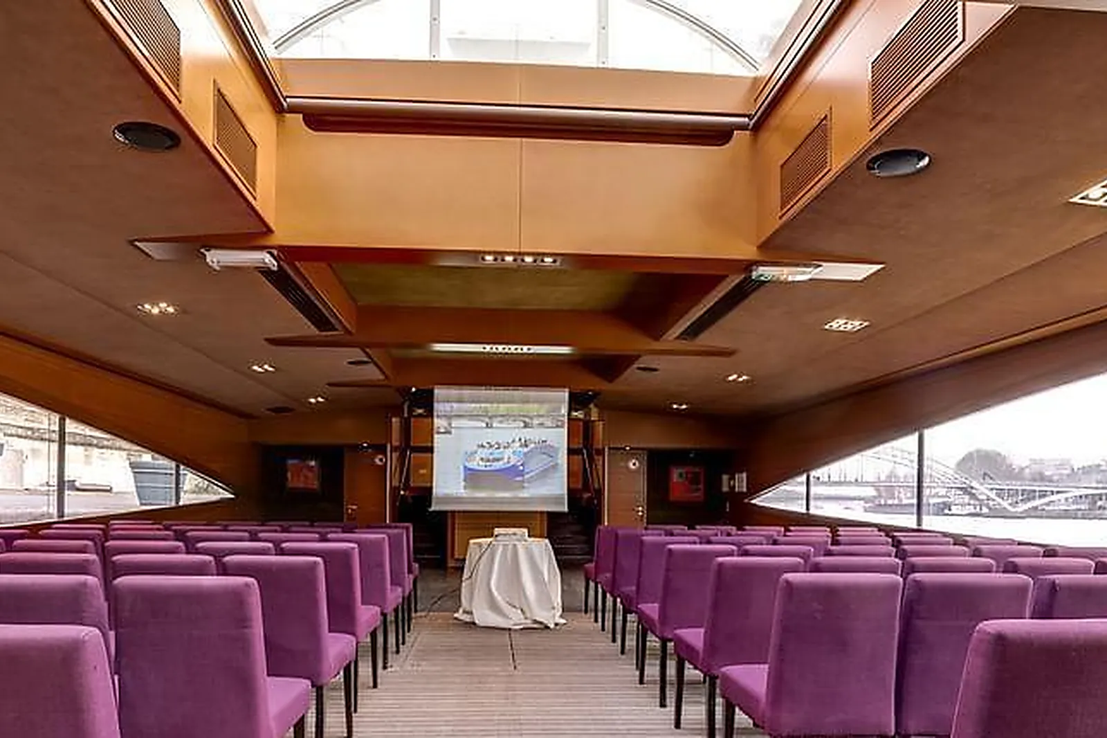 Lieux événementiels, LE PARIS