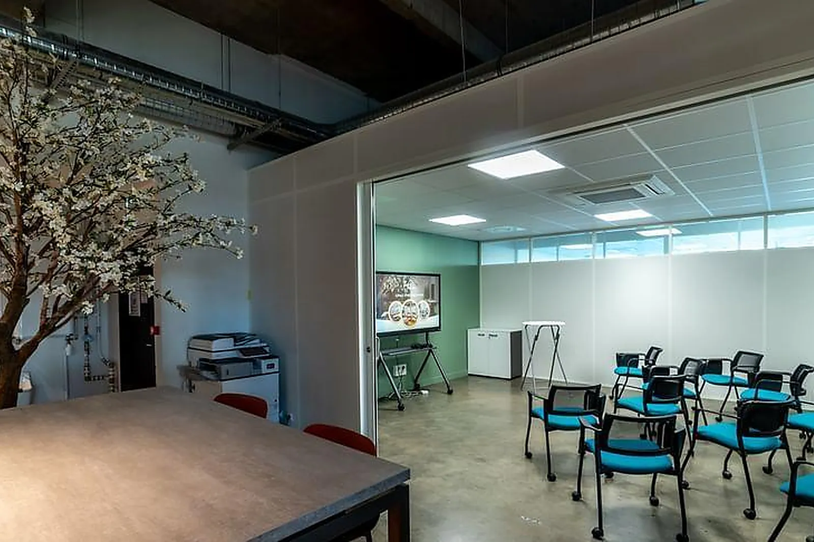 Lieux événementiels, LE POINT MILIEU