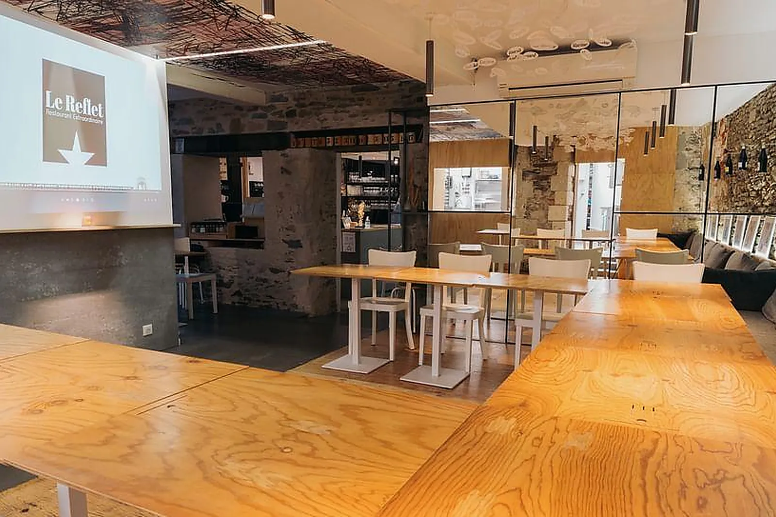 Lieux événementiels, LE REFLET