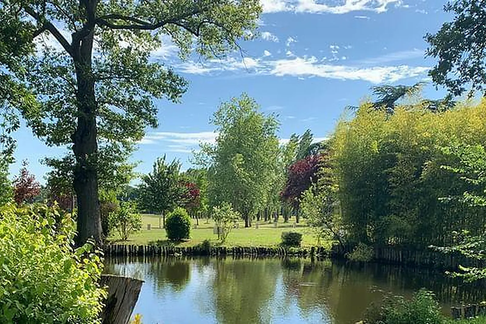 Lieux événementiels, LE RELAIS DES LANDES ****