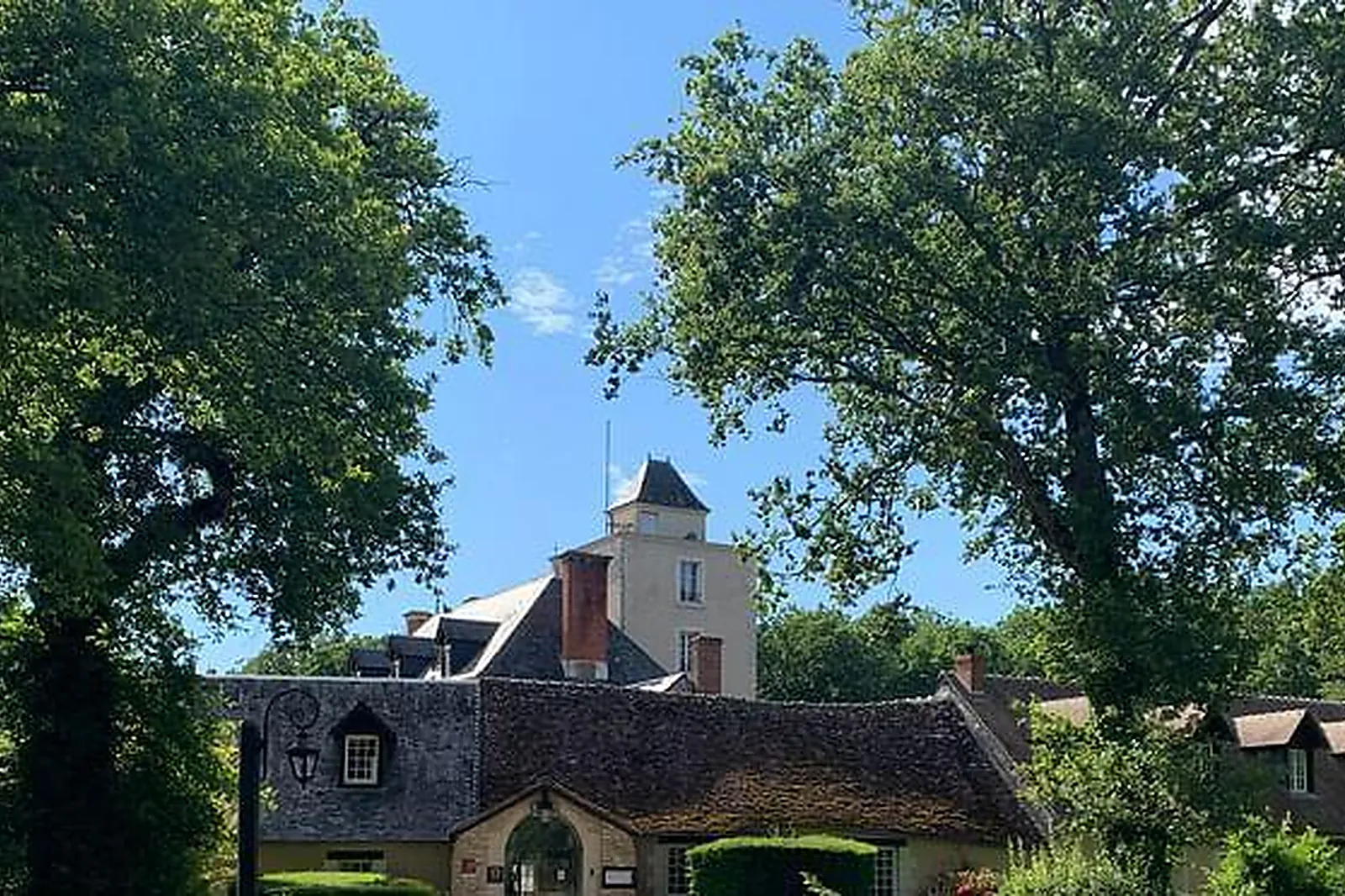 Lieux événementiels, LE RELAIS DES LANDES ****