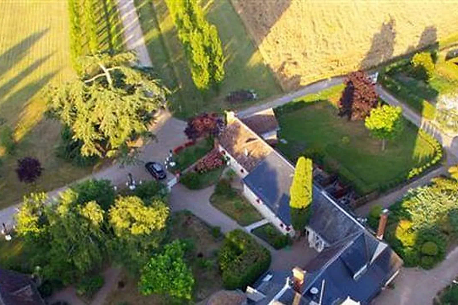 Lieux événementiels, LE RELAIS DES LANDES ****