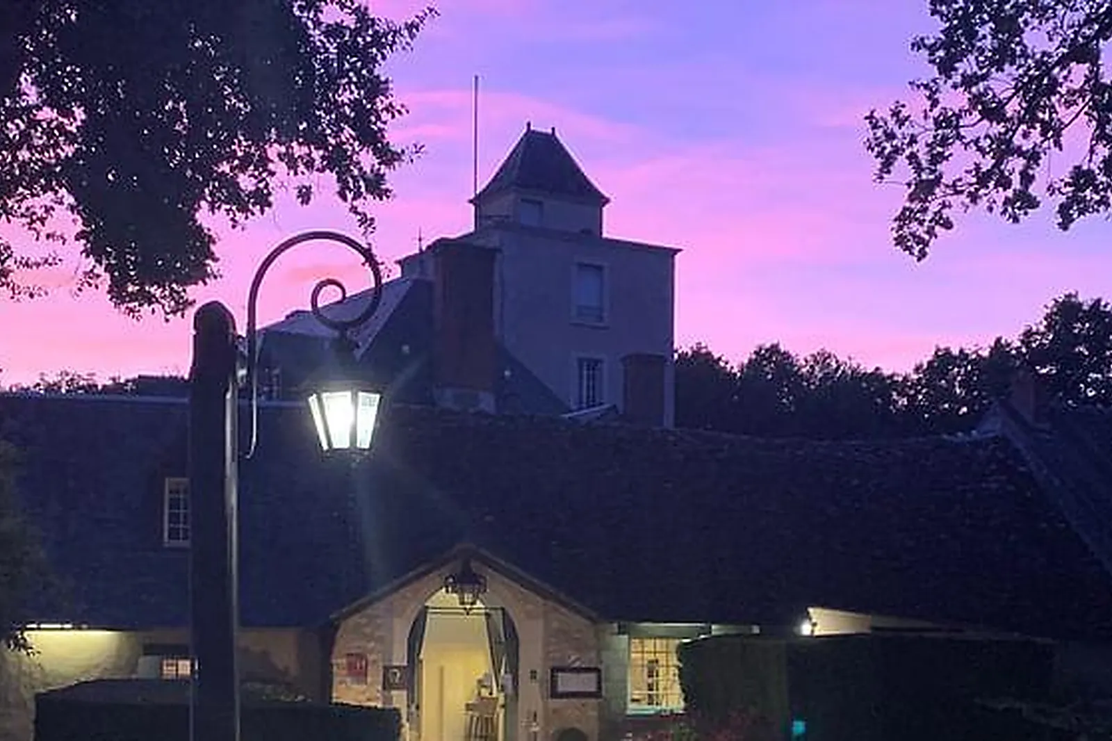 Lieux événementiels, LE RELAIS DES LANDES ****