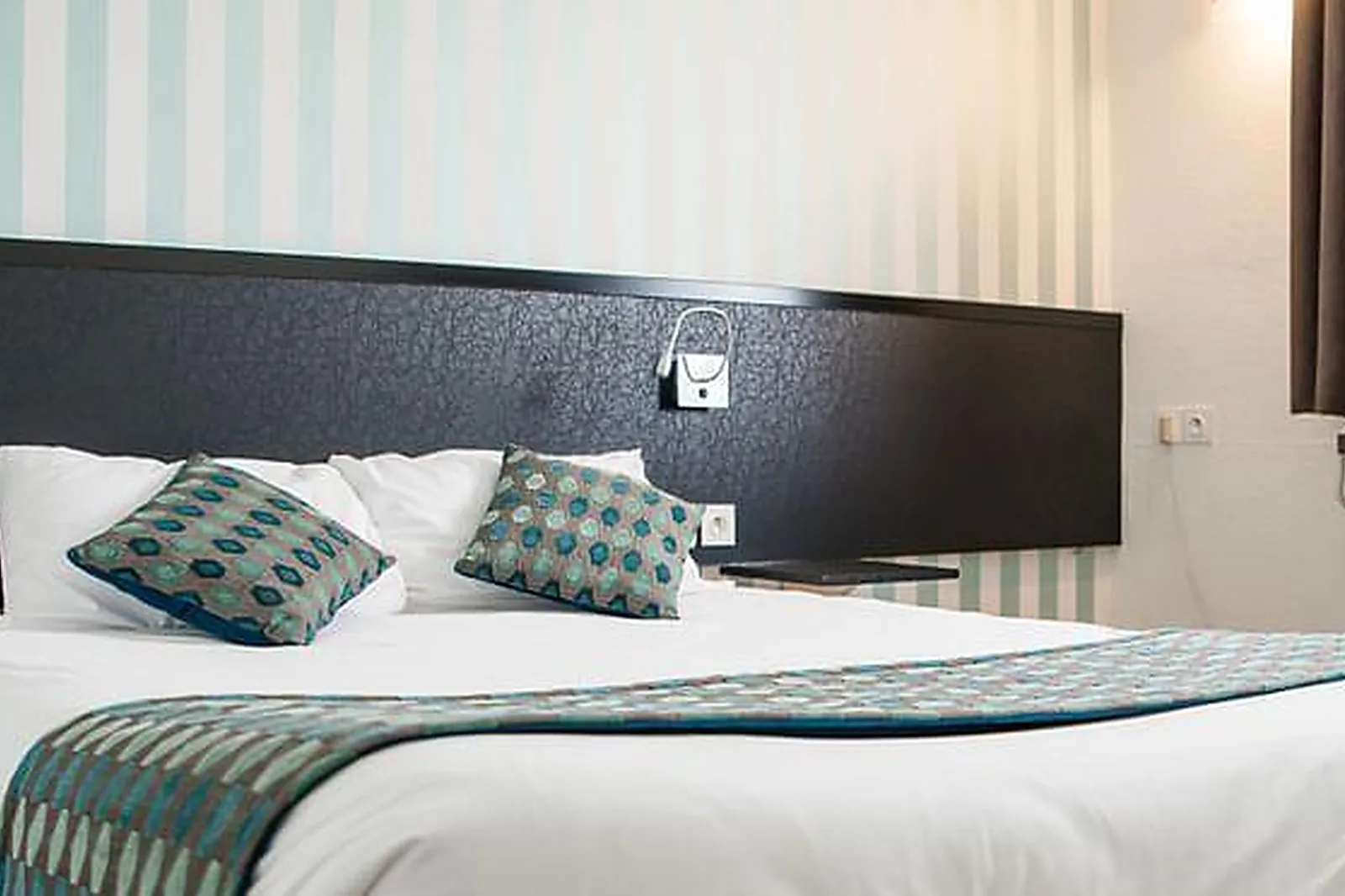 Lieux événementiels, LE RELAIS DU VERN***