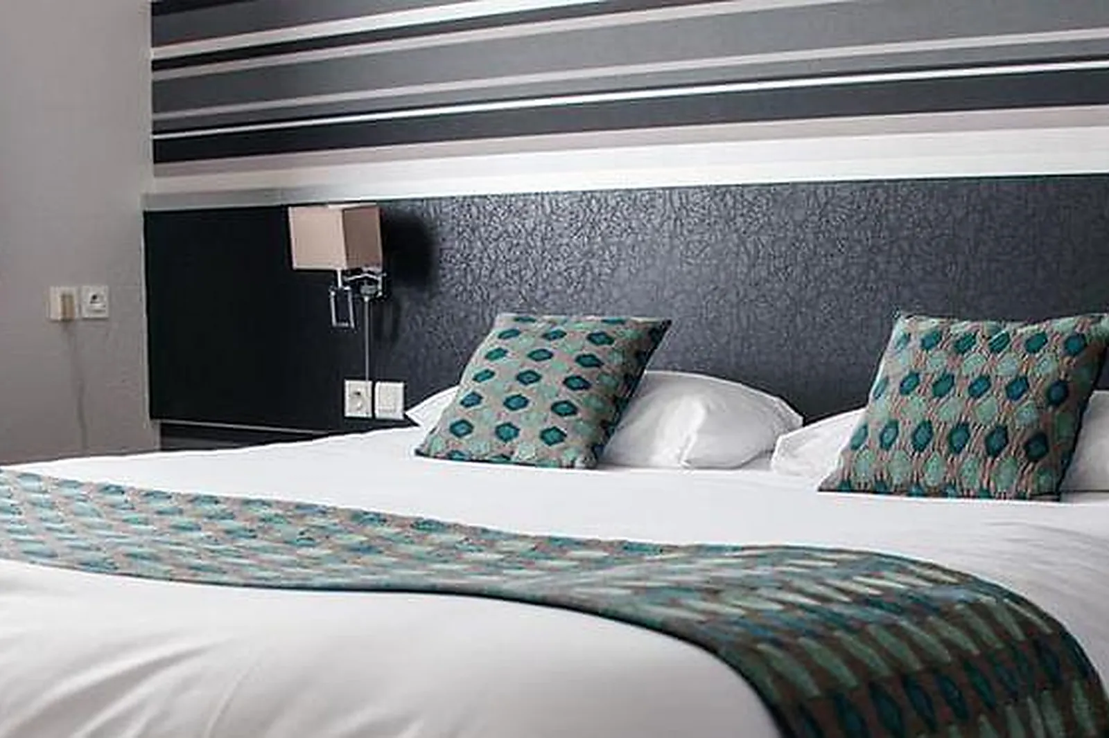 Lieux événementiels, LE RELAIS DU VERN***