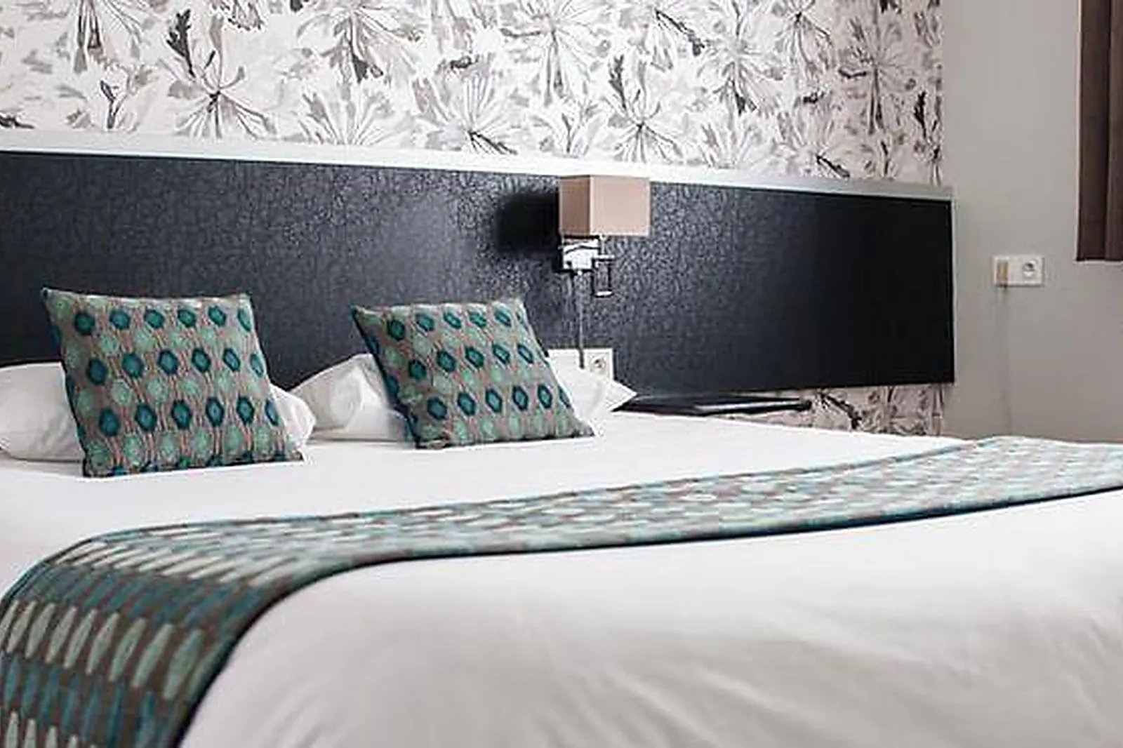 Lieux événementiels, LE RELAIS DU VERN***