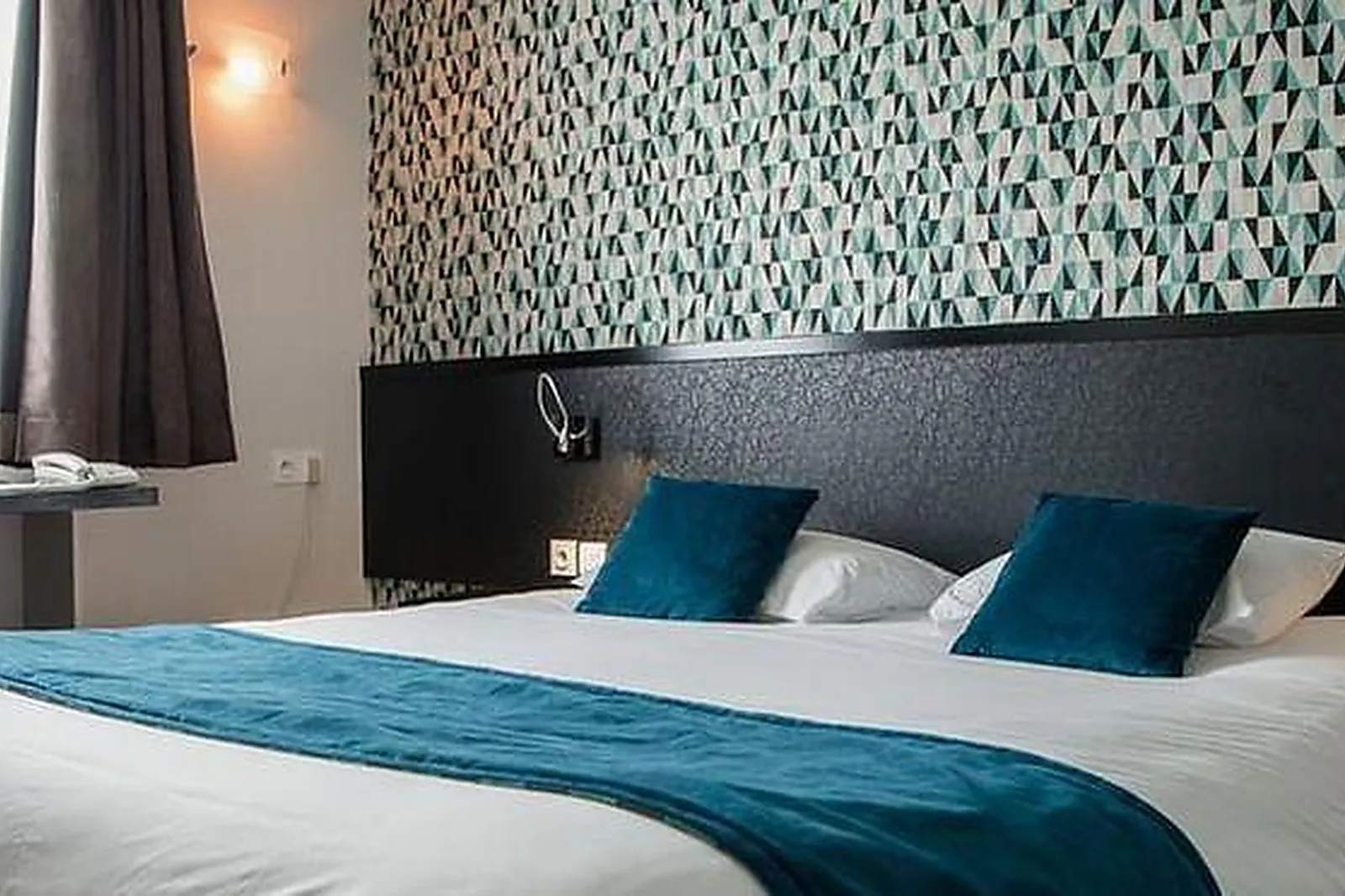 Lieux événementiels, LE RELAIS DU VERN***