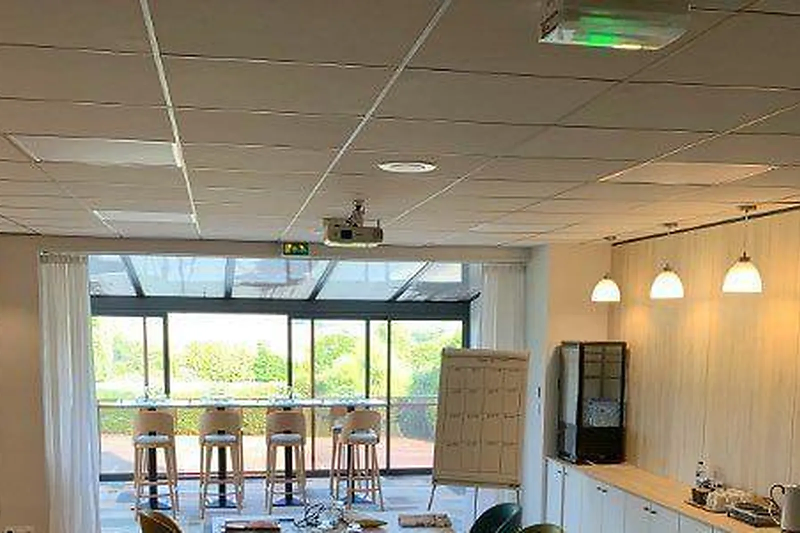 Lieux événementiels, LE RELAIS DU VERN***