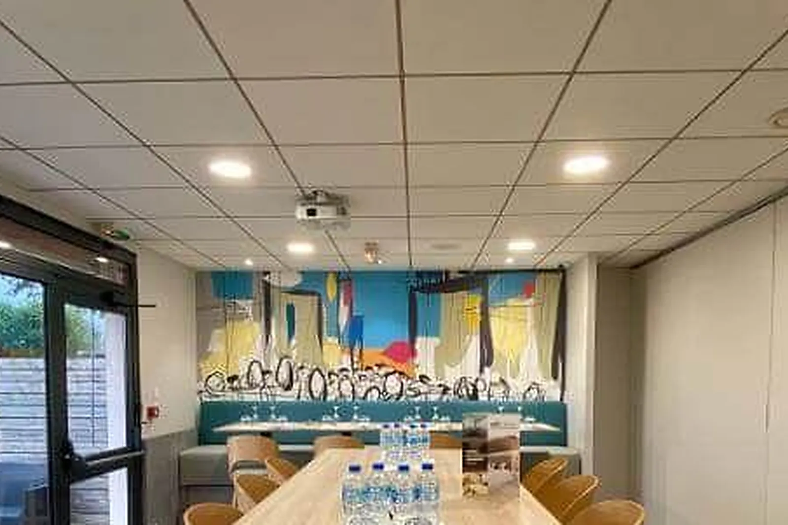 Lieux événementiels, LE RELAIS DU VERN***