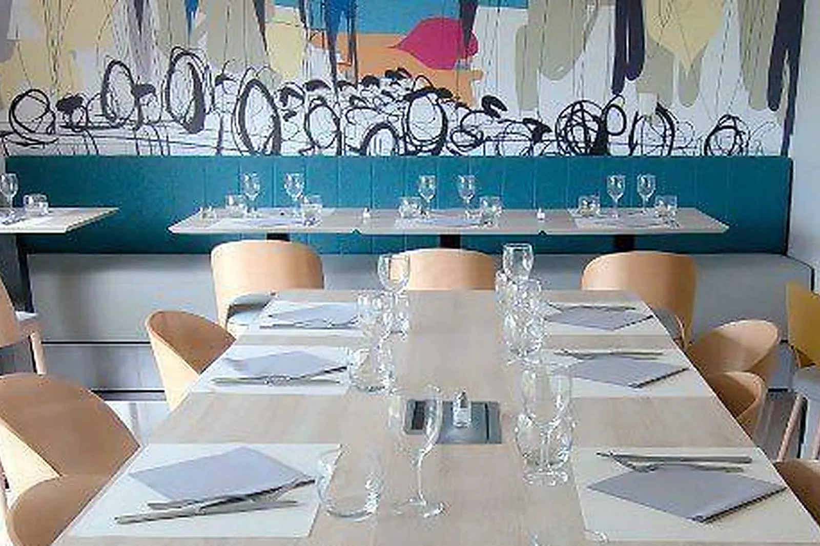 Lieux événementiels, LE RELAIS DU VERN***