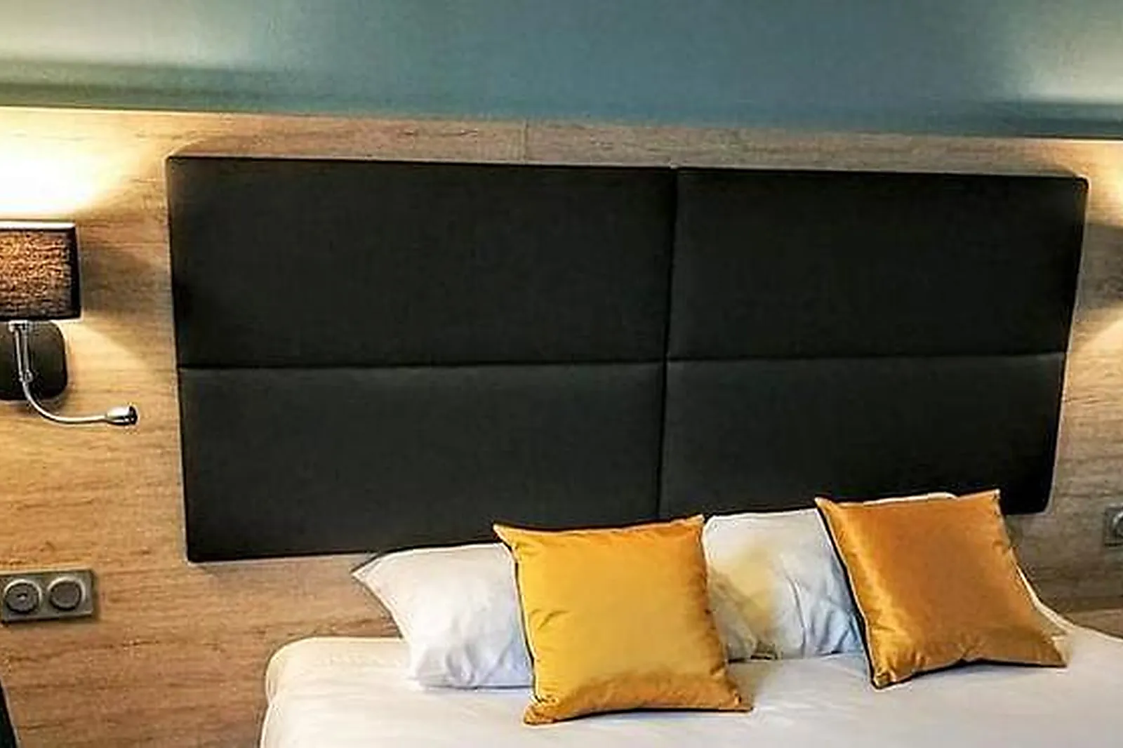 Lieux événementiels, LE RELAIS DU VERN***