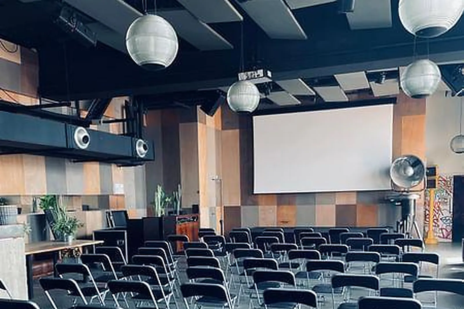 Lieux événementiels, LE REVERSO / ROOFTOP R2 MARSEILLE