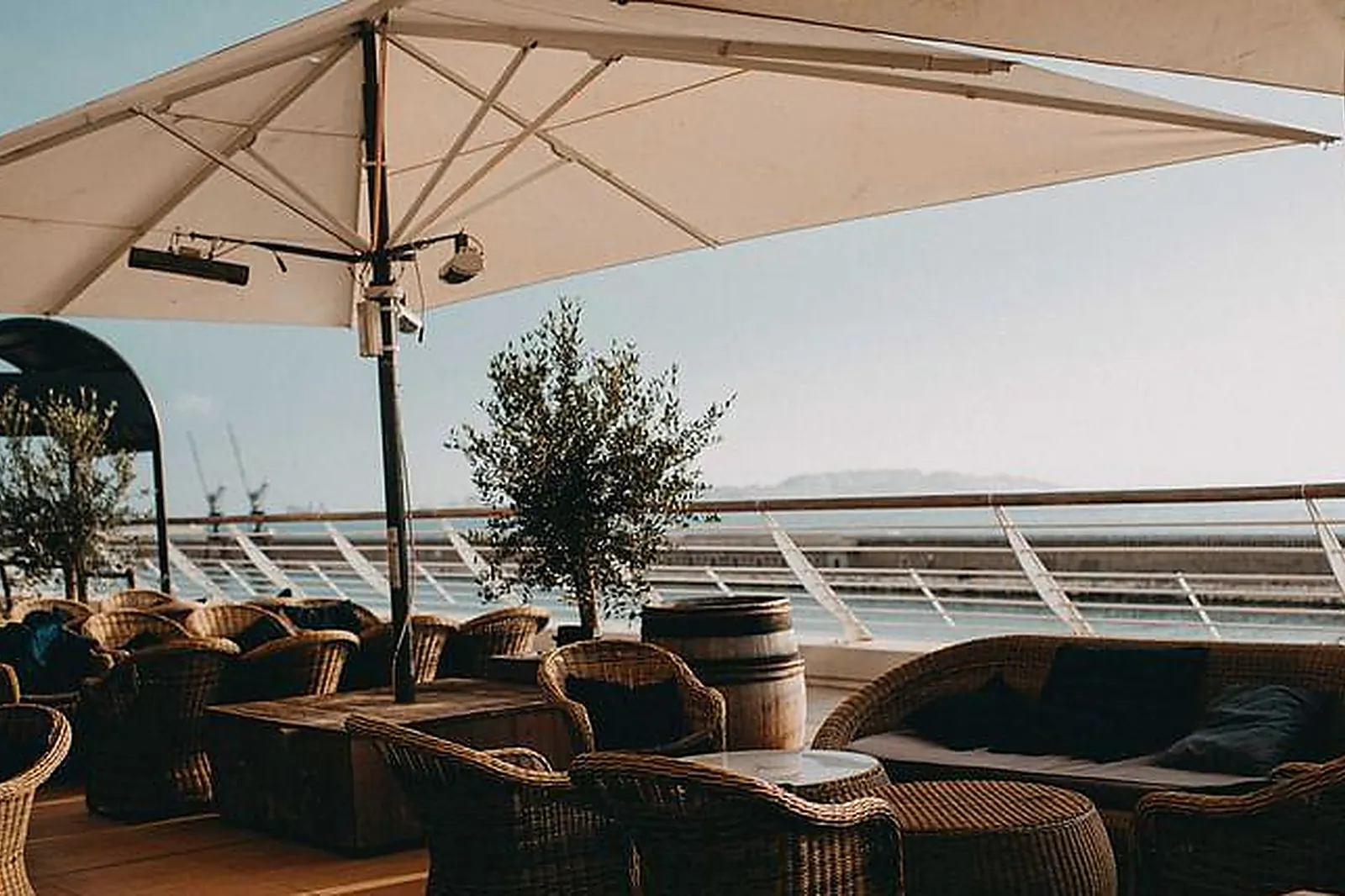 Lieux événementiels, LE REVERSO / ROOFTOP R2 MARSEILLE