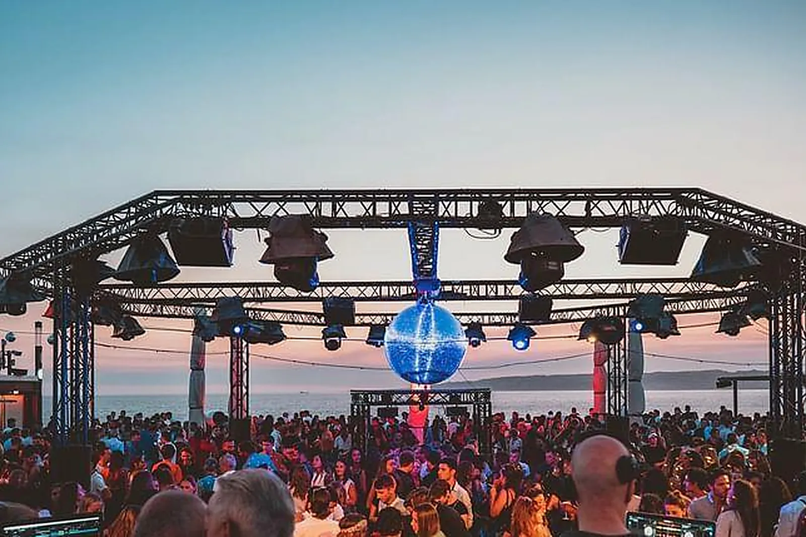 Lieux événementiels, LE REVERSO / ROOFTOP R2 MARSEILLE