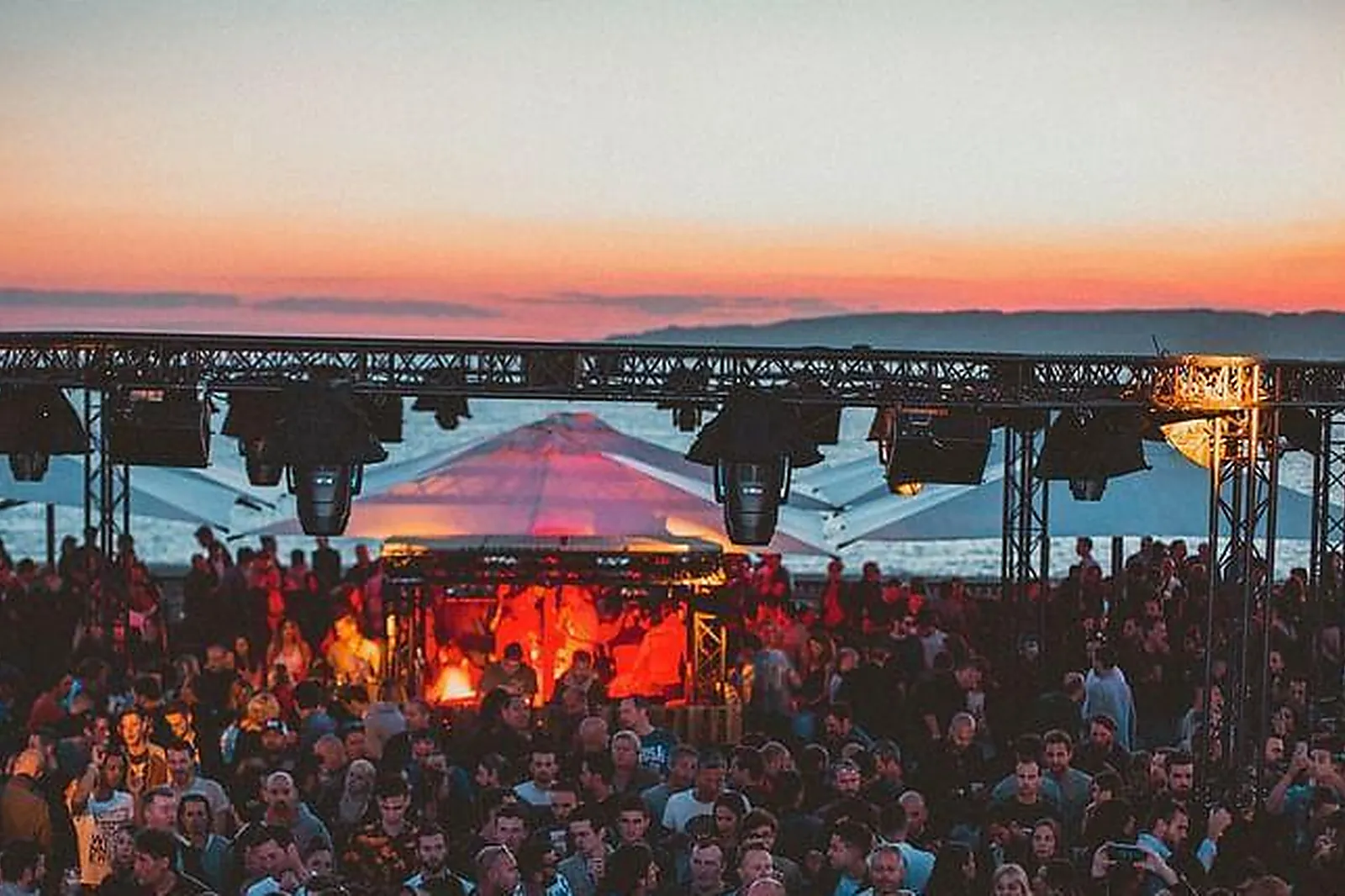 Lieux événementiels, LE REVERSO / ROOFTOP R2 MARSEILLE