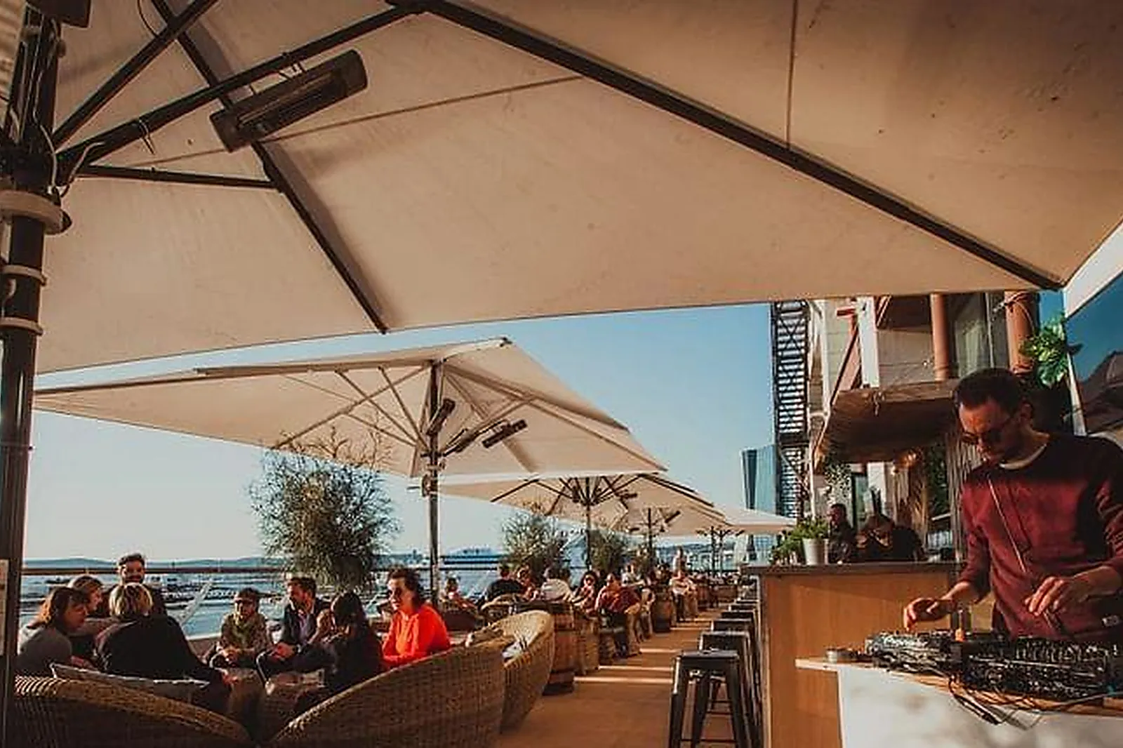 Lieux événementiels, LE REVERSO / ROOFTOP R2 MARSEILLE