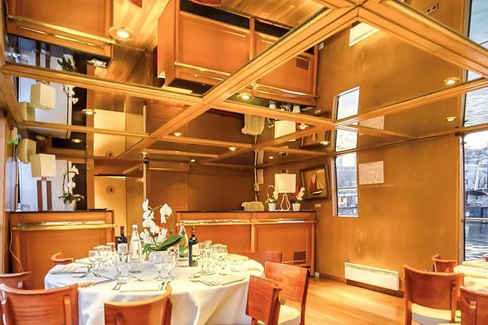 Lieux événementiels, LE RIVE DROITE BATEAU NAVIGANT