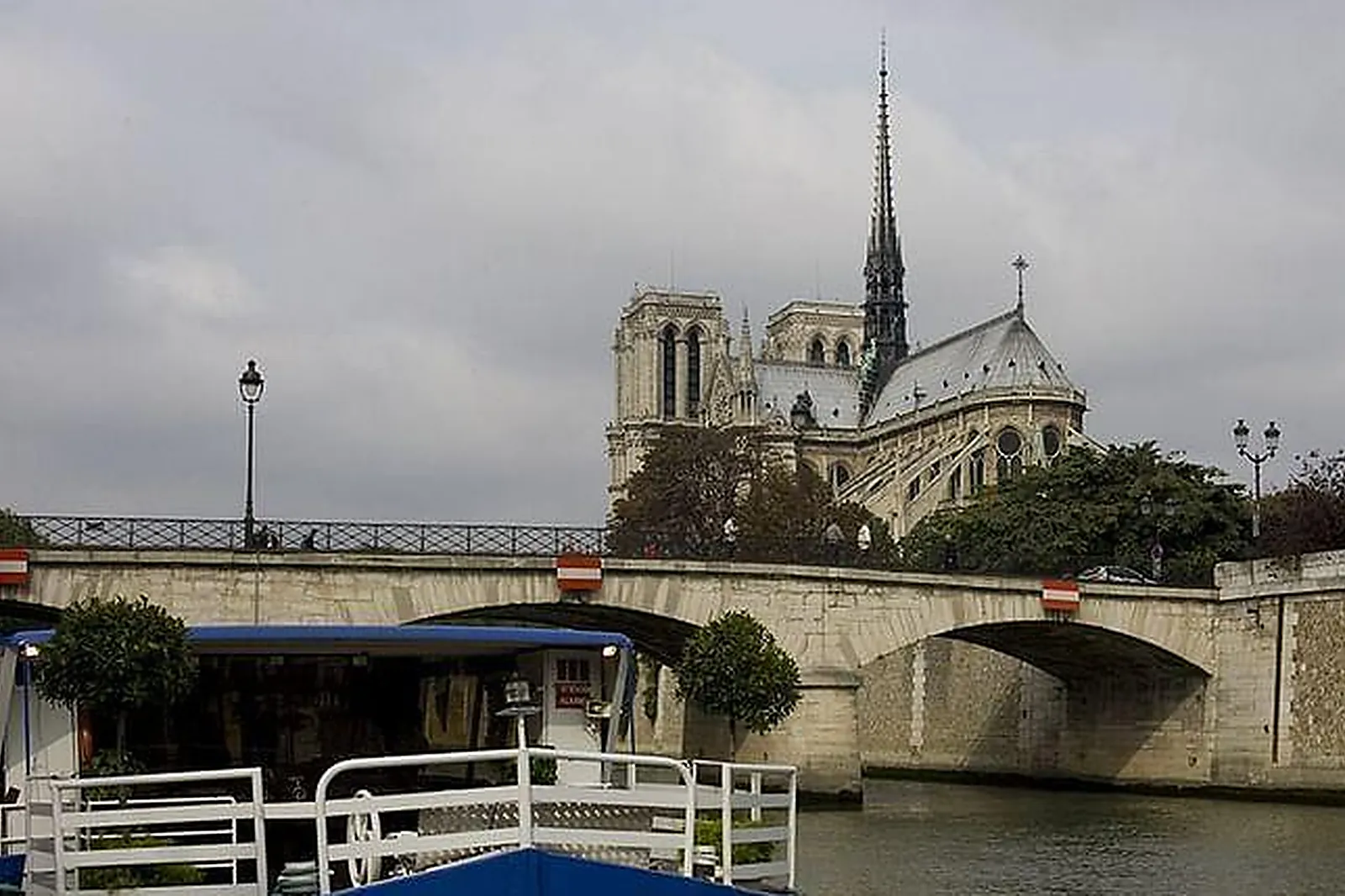 Lieux événementiels, LE RIVE DROITE BATEAU NAVIGANT