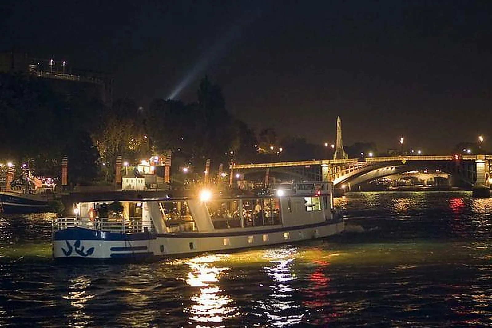 Lieux événementiels, LE RIVE DROITE BATEAU NAVIGANT