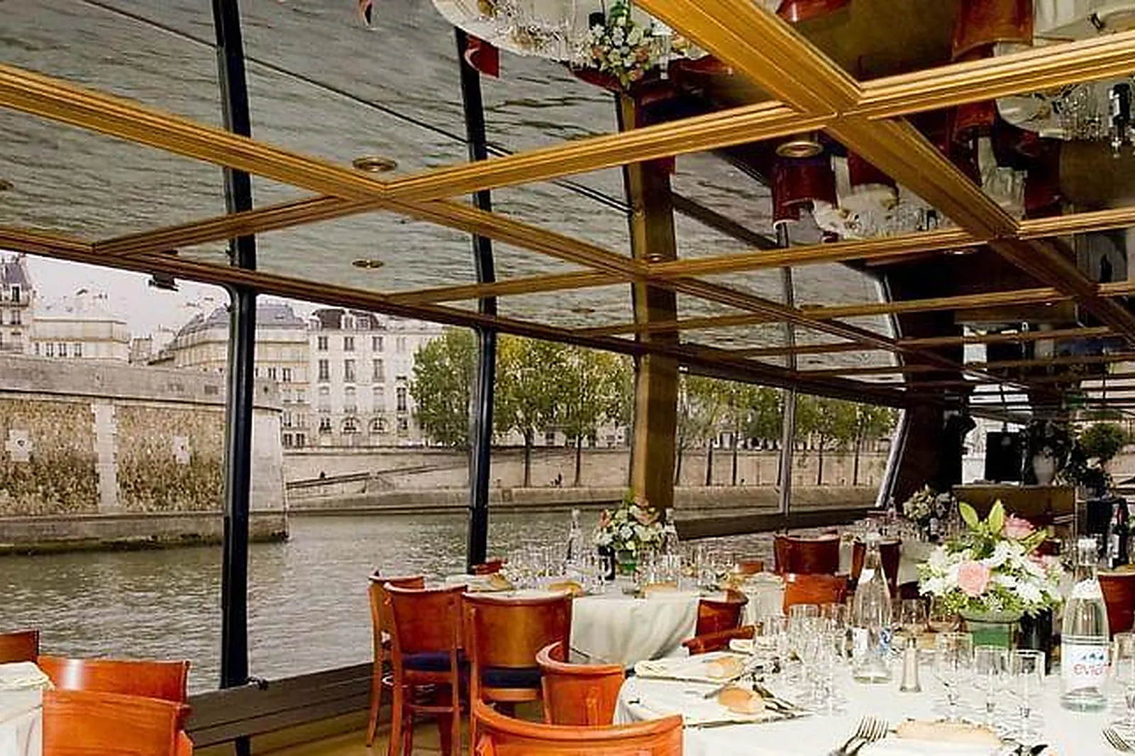 Lieux événementiels, LE RIVE DROITE BATEAU NAVIGANT