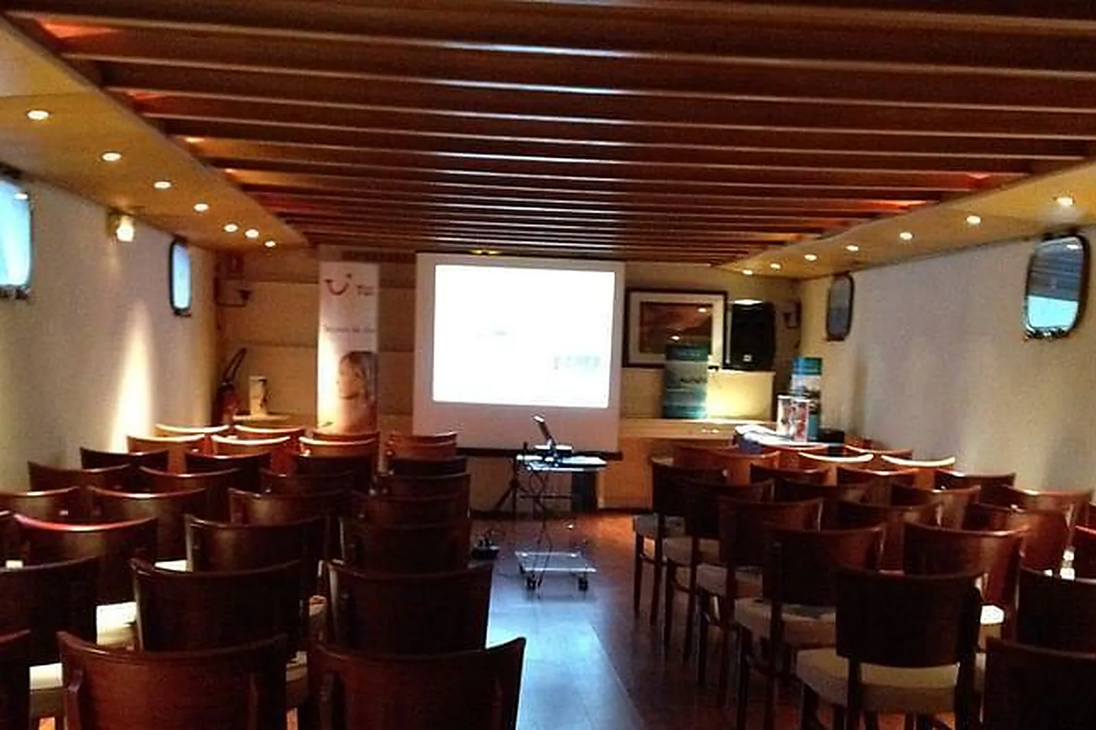 Lieux événementiels, LE RIVE DROITE BATEAU NAVIGANT