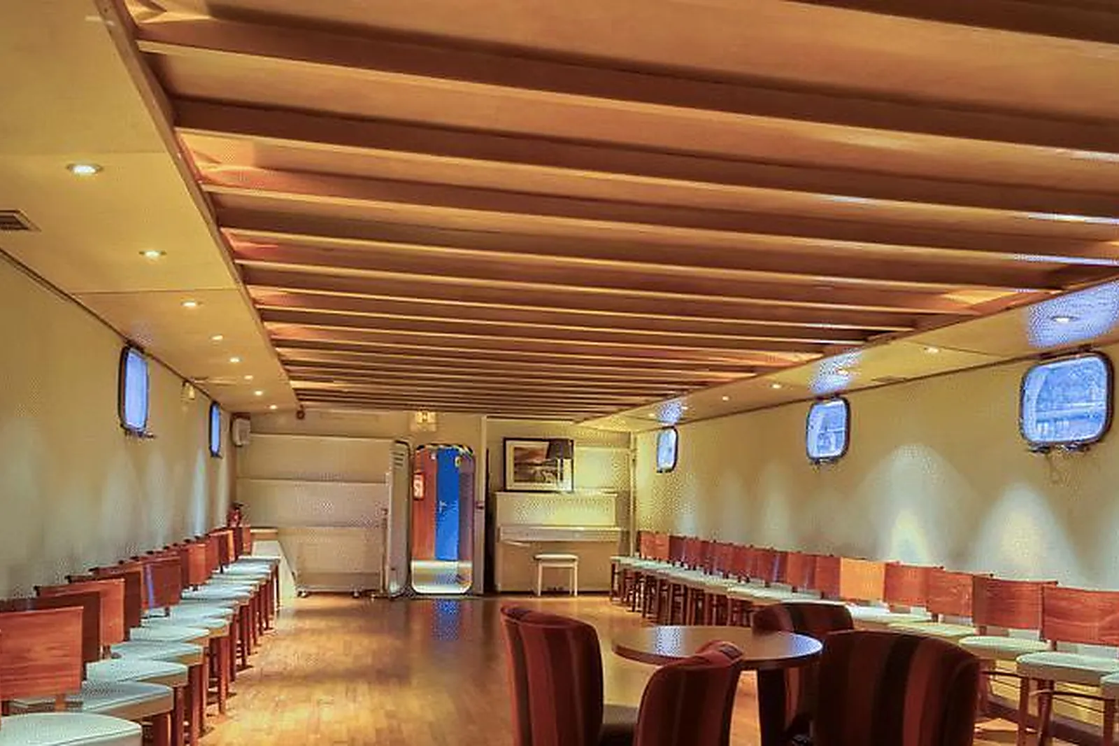 Lieux événementiels, LE RIVE DROITE BATEAU NAVIGANT