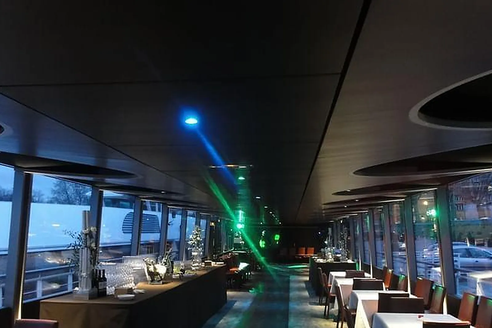 Lieux événementiels, LE RIVE DROITE BATEAU NAVIGANT