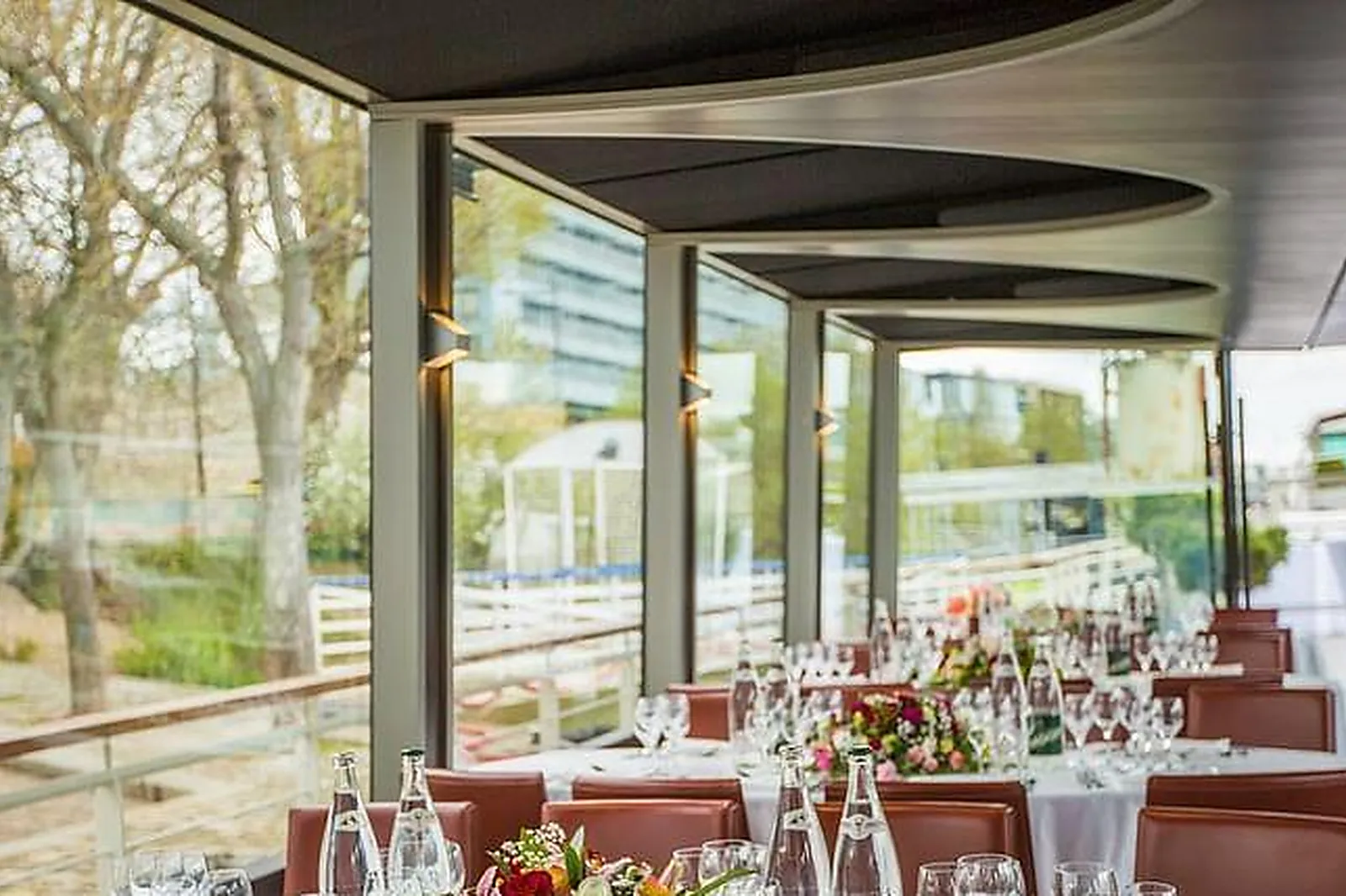 Lieux événementiels, LE RIVE DROITE BATEAU NAVIGANT