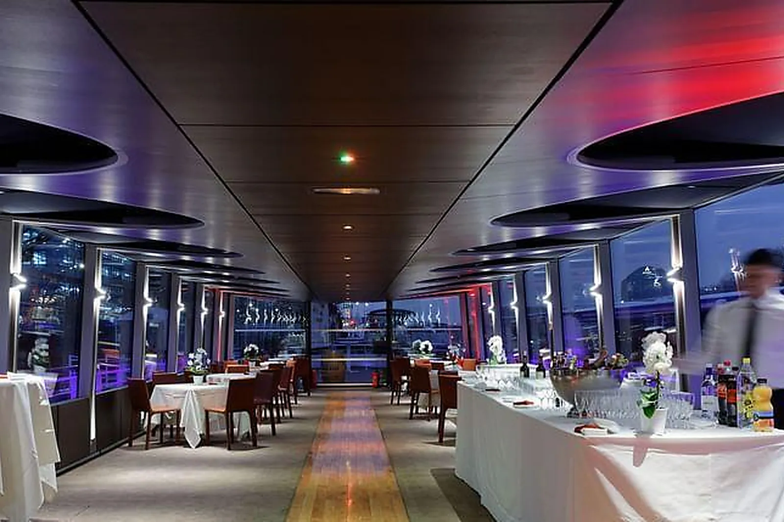 Lieux événementiels, LE RIVE DROITE BATEAU NAVIGANT