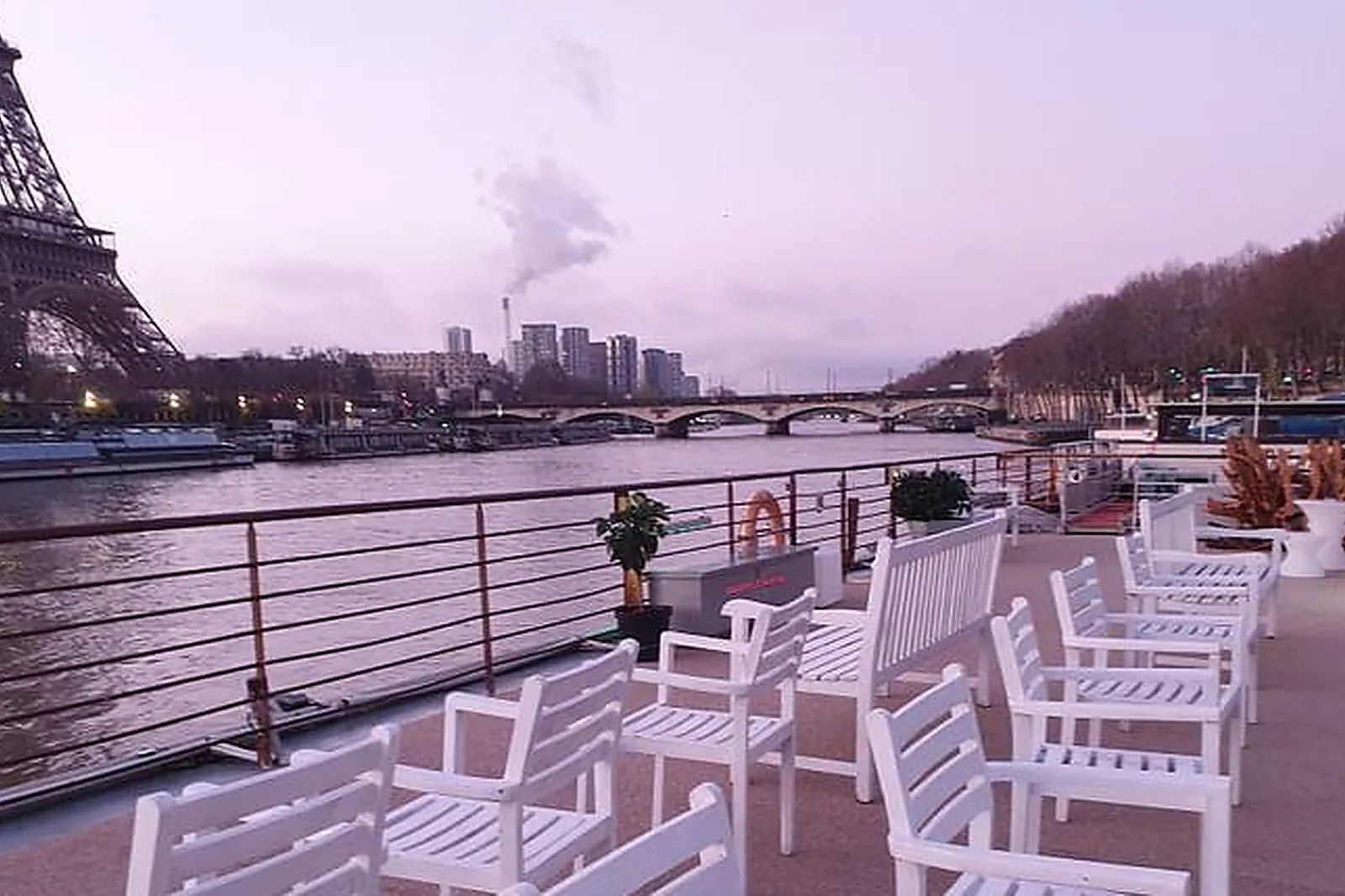 Lieux événementiels, LE RIVE DROITE BATEAU NAVIGANT