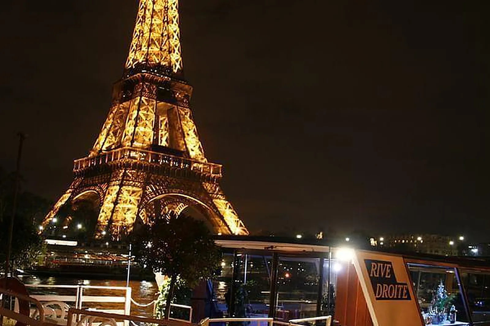 Lieux événementiels, LE RIVE DROITE BATEAU NAVIGANT