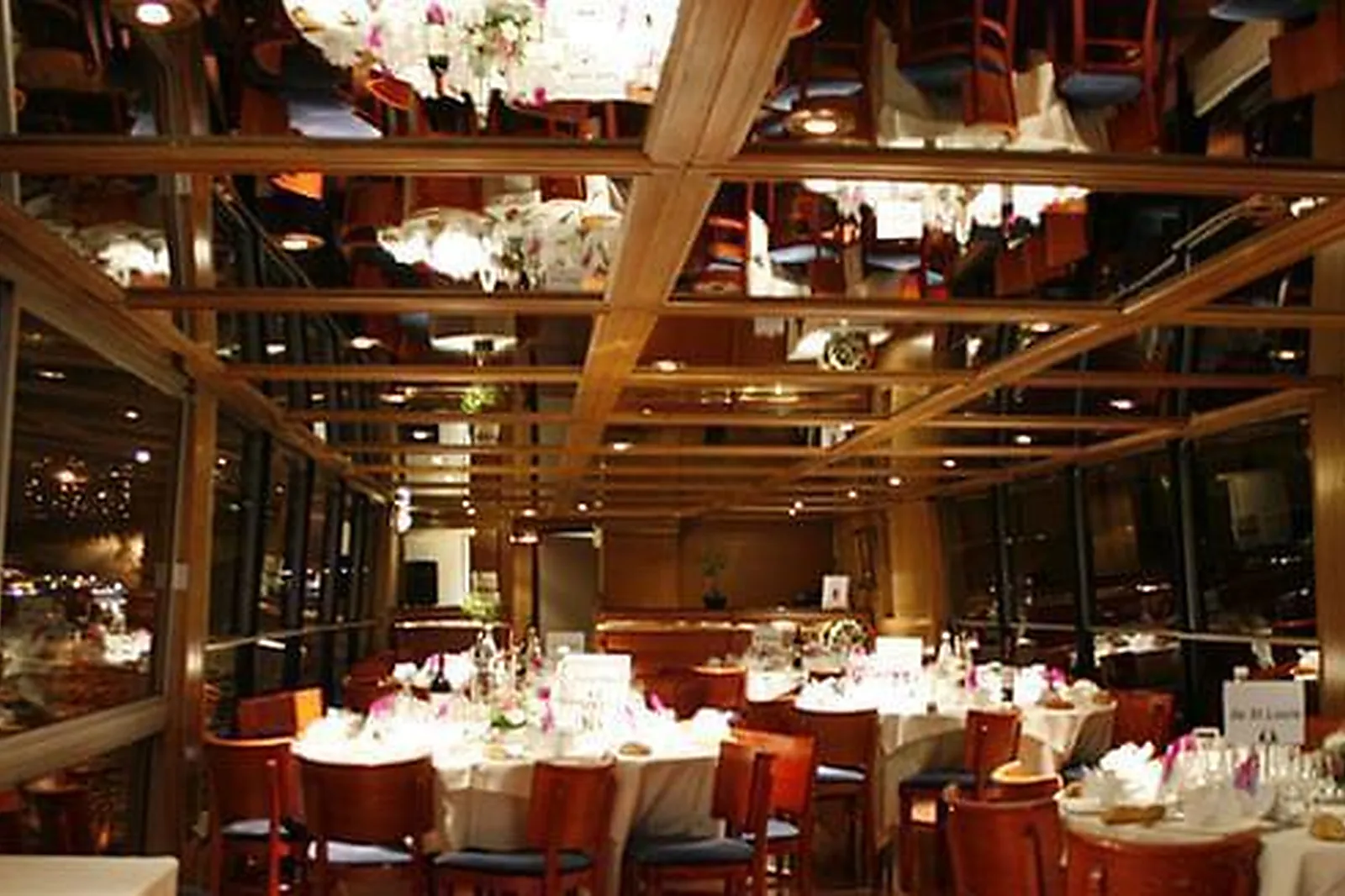 Lieux événementiels, LE RIVE DROITE BATEAU NAVIGANT