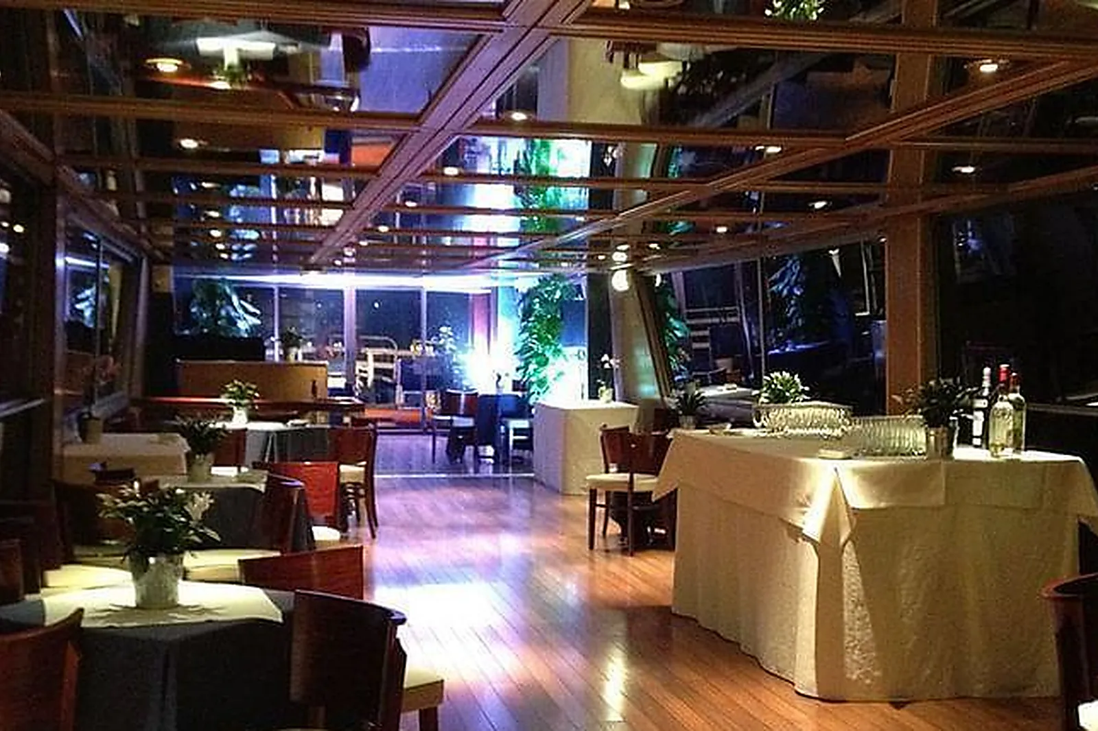 Lieux événementiels, LE RIVE DROITE BATEAU NAVIGANT