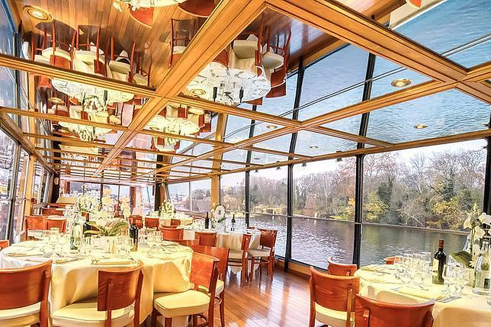 Lieux événementiels, LE RIVE DROITE BATEAU NAVIGANT